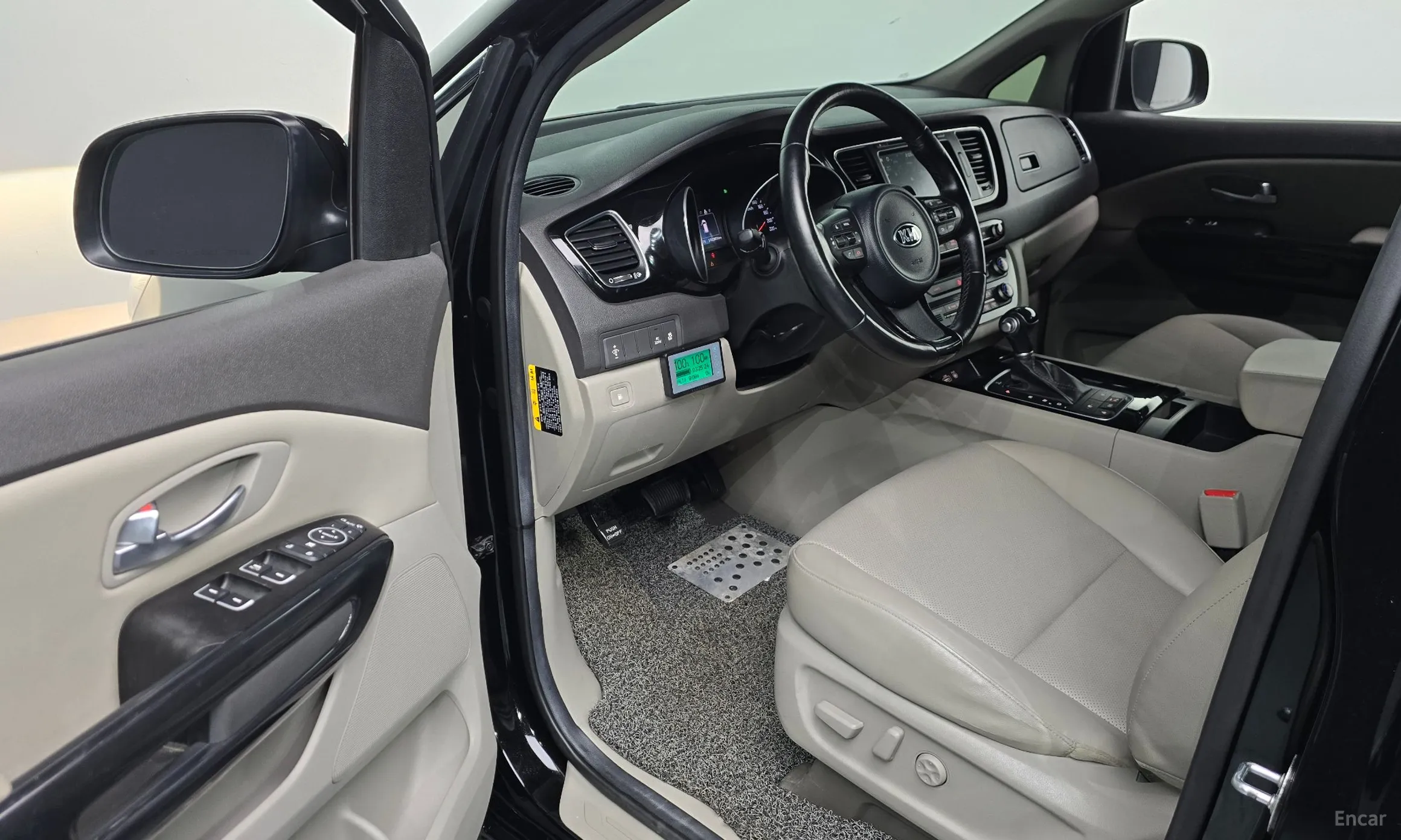 Kia Carnival превью 10
