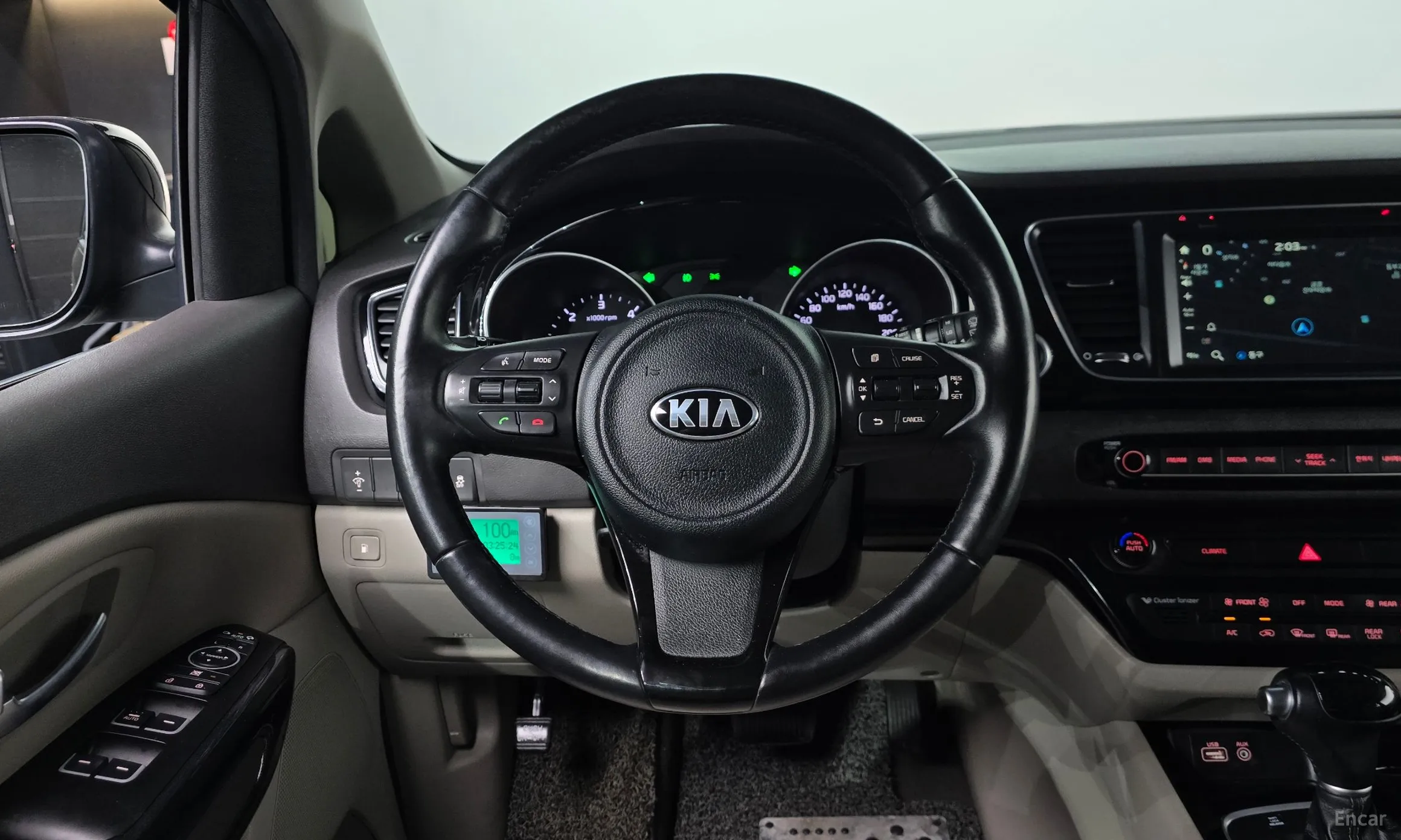 Kia Carnival превью 12