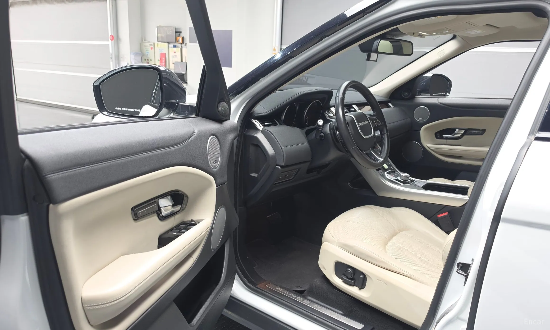 Land Rover Range Rover Evoque превью 10