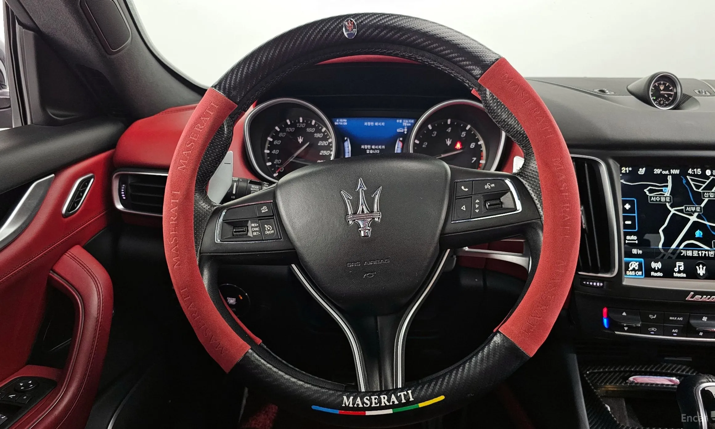 Maserati Levante превью 13