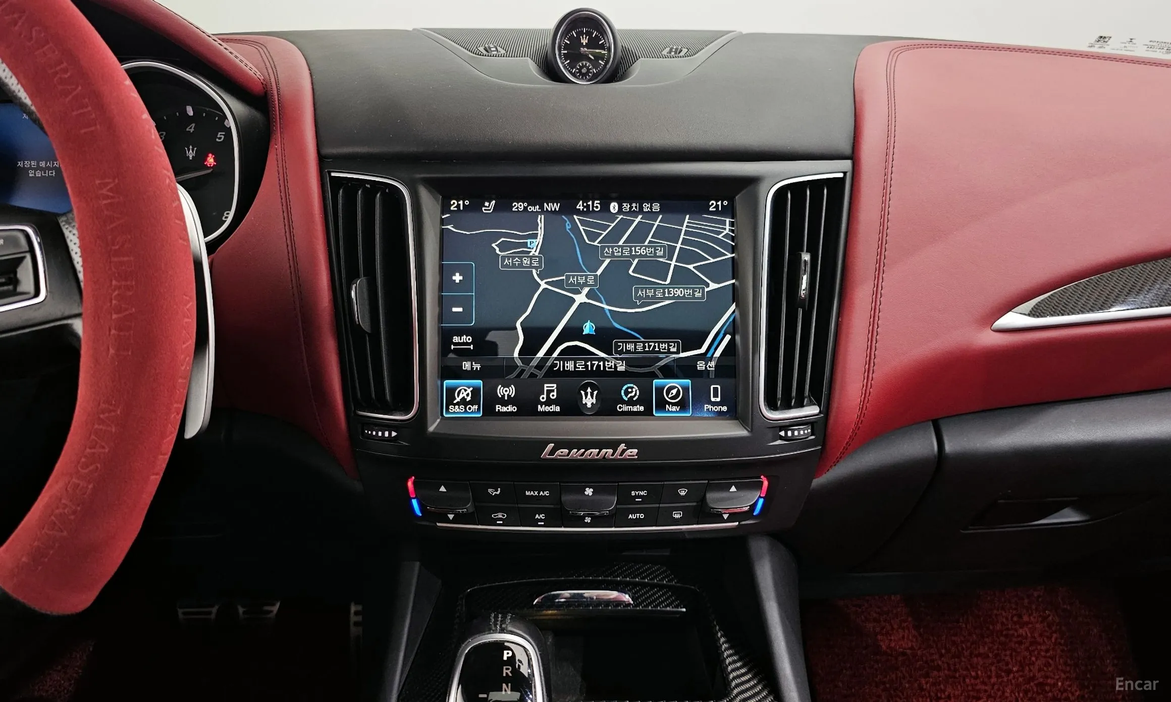 Maserati Levante превью 15