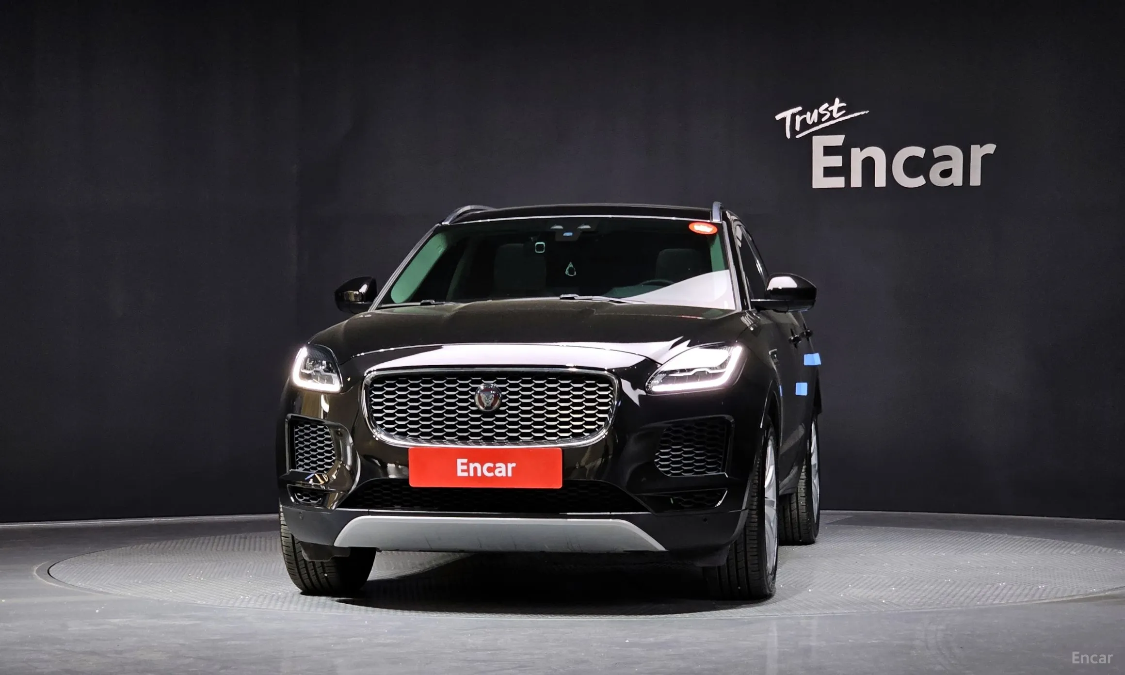 Jaguar E-PACE превью 3