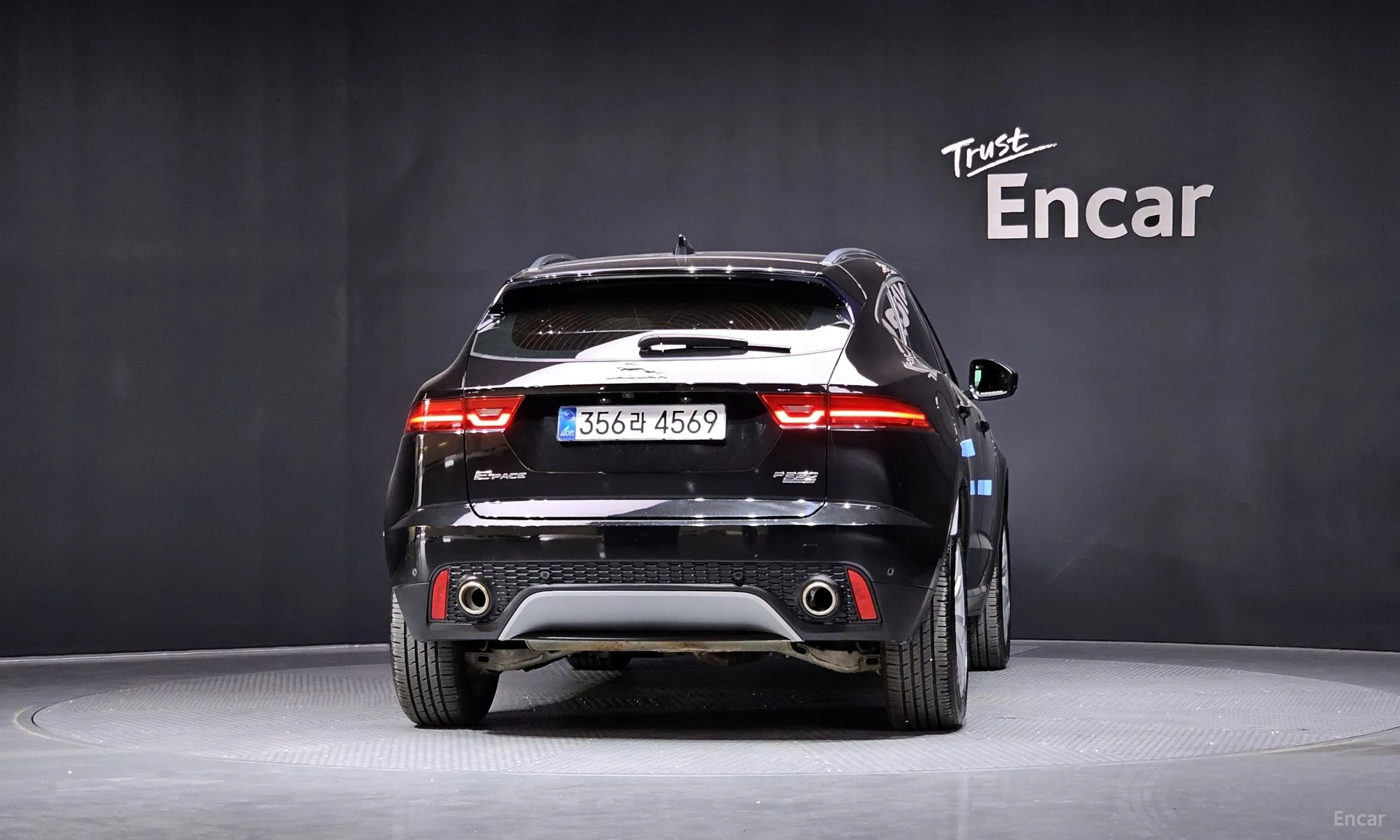 Jaguar E-PACE превью 4
