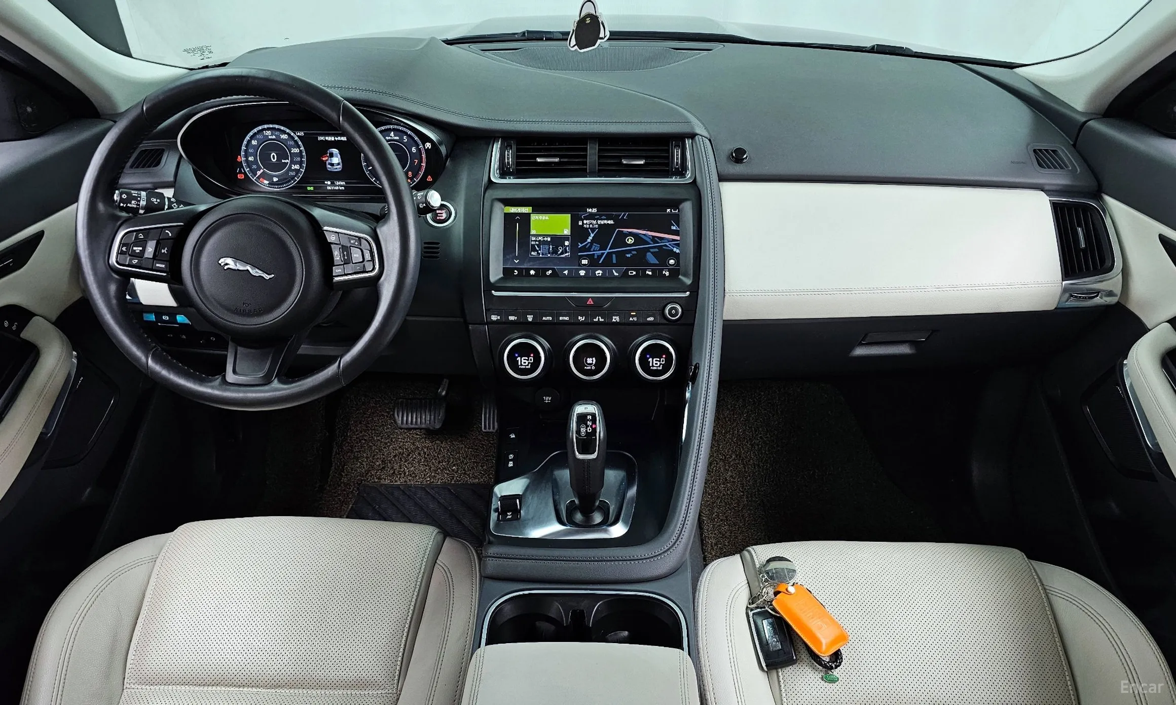 Jaguar E-PACE превью 7