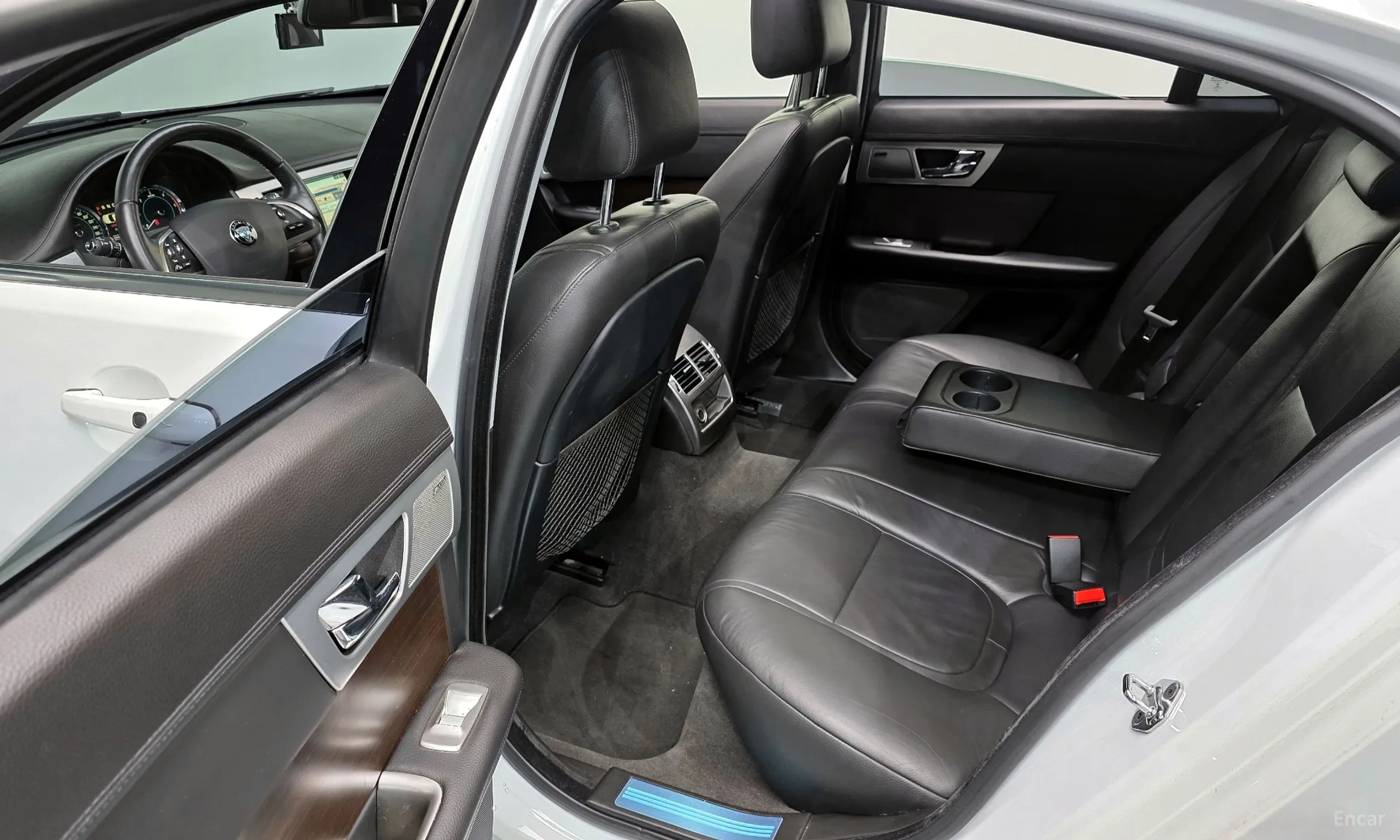 Jaguar New XF превью 12
