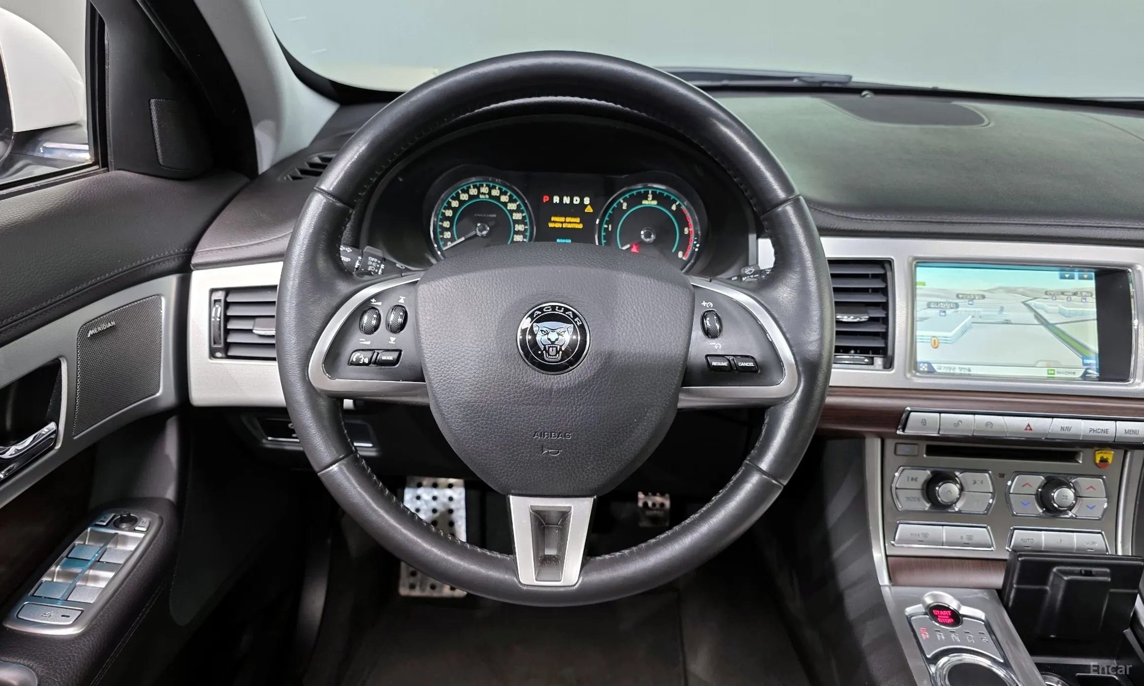 Jaguar New XF превью 13