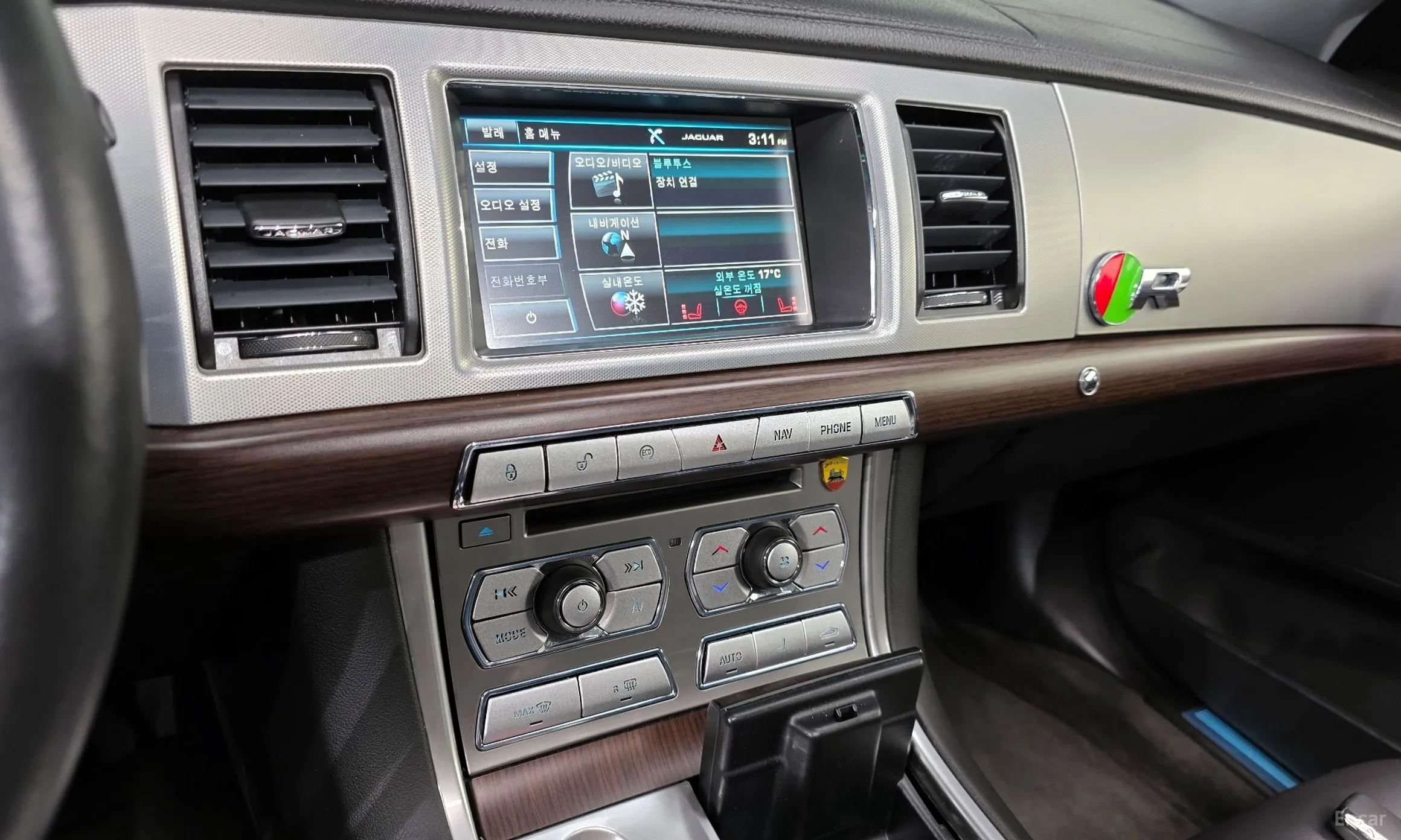 Jaguar New XF превью 15