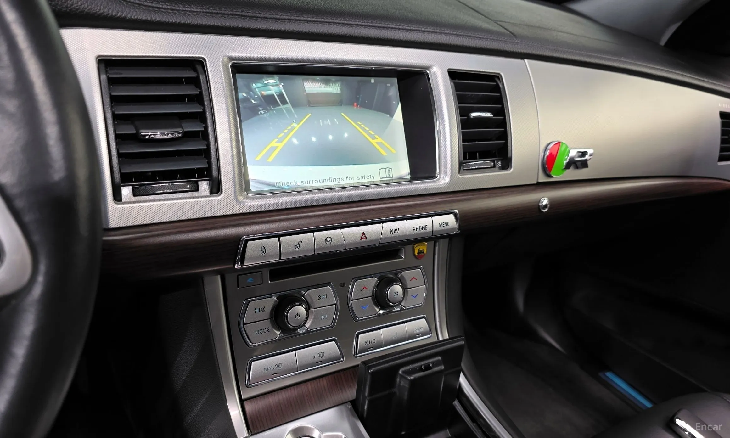 Jaguar New XF превью 16