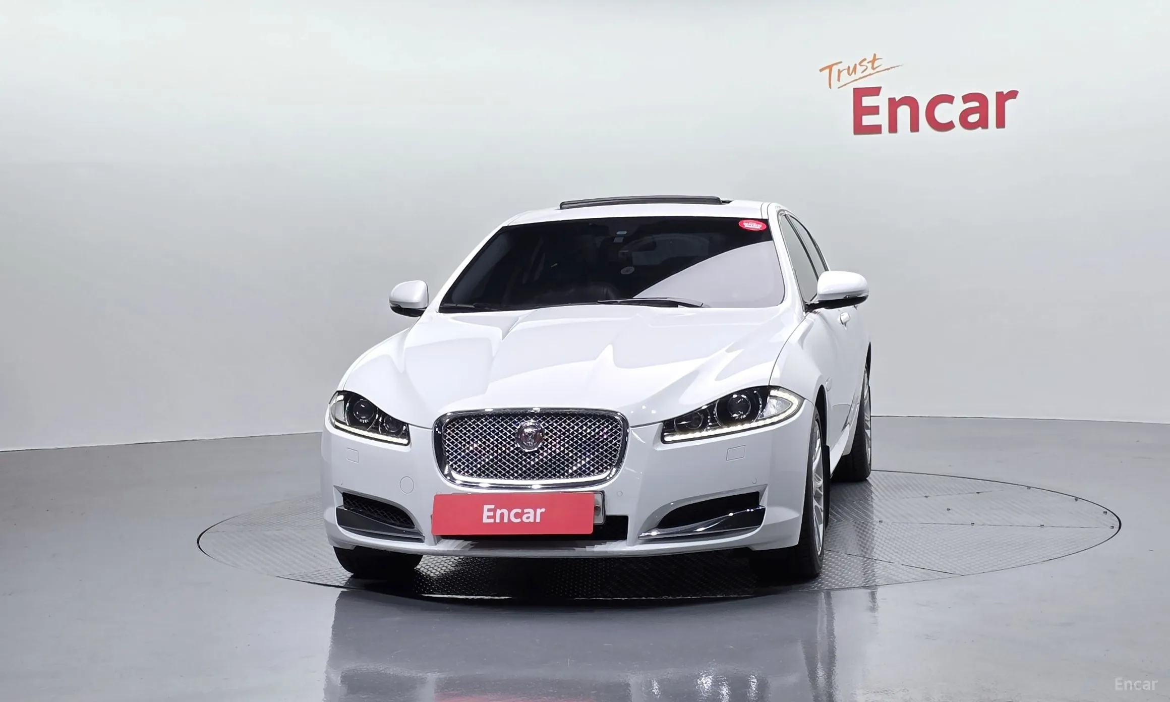 Jaguar New XF превью 3