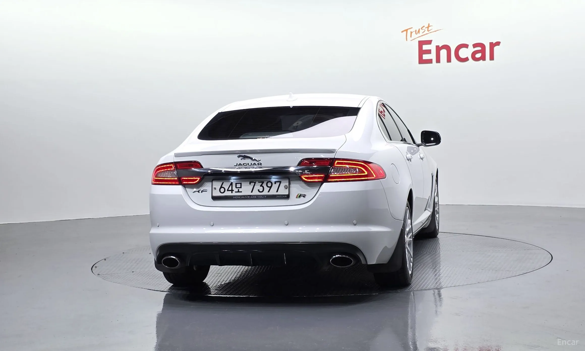 Jaguar New XF превью 4