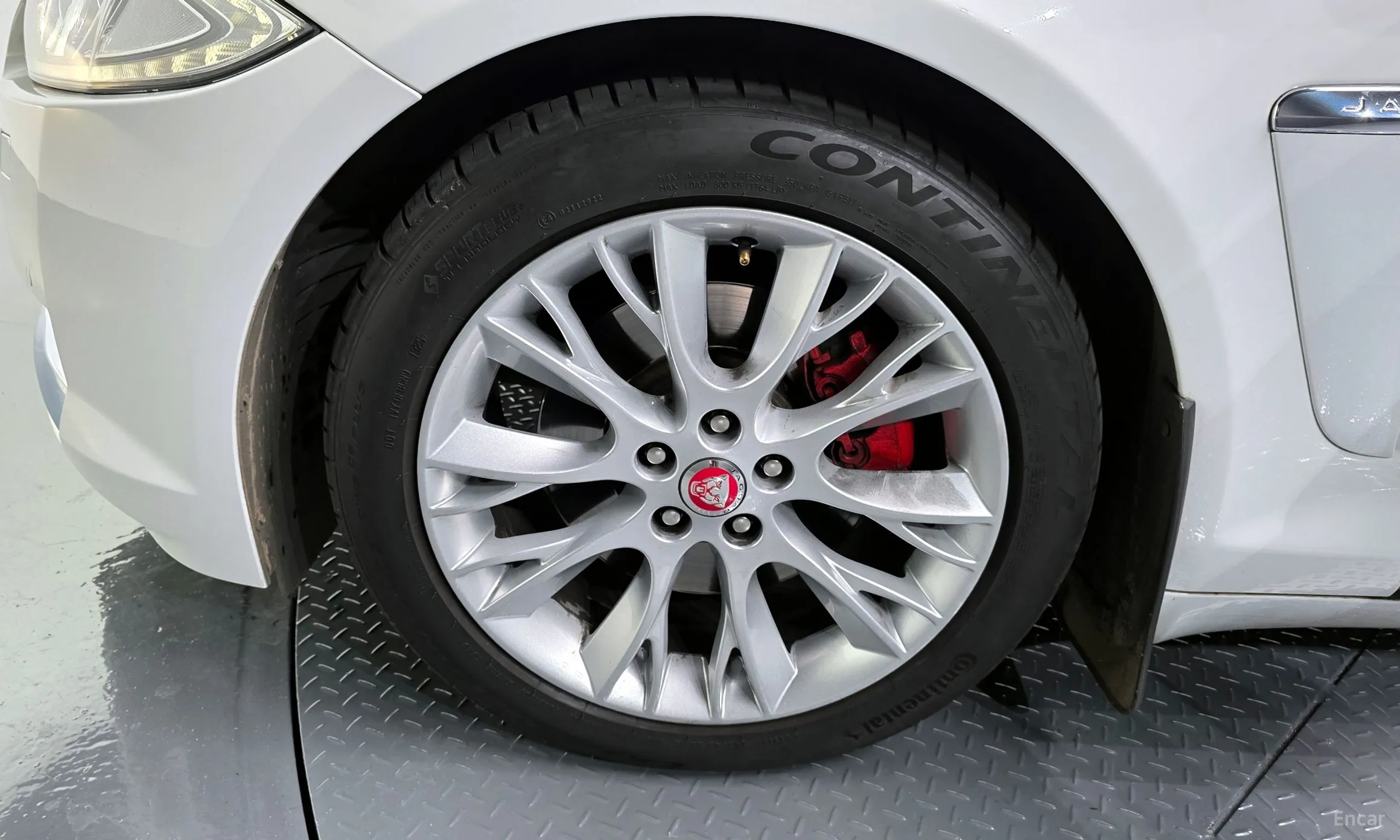 Jaguar New XF превью 5