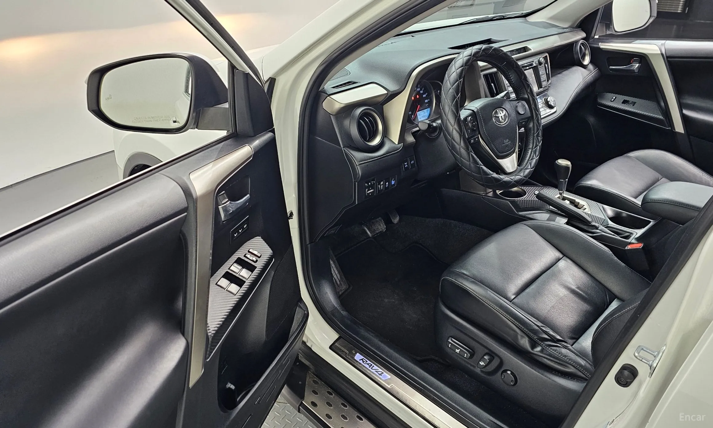 Toyota RAV4 превью 10