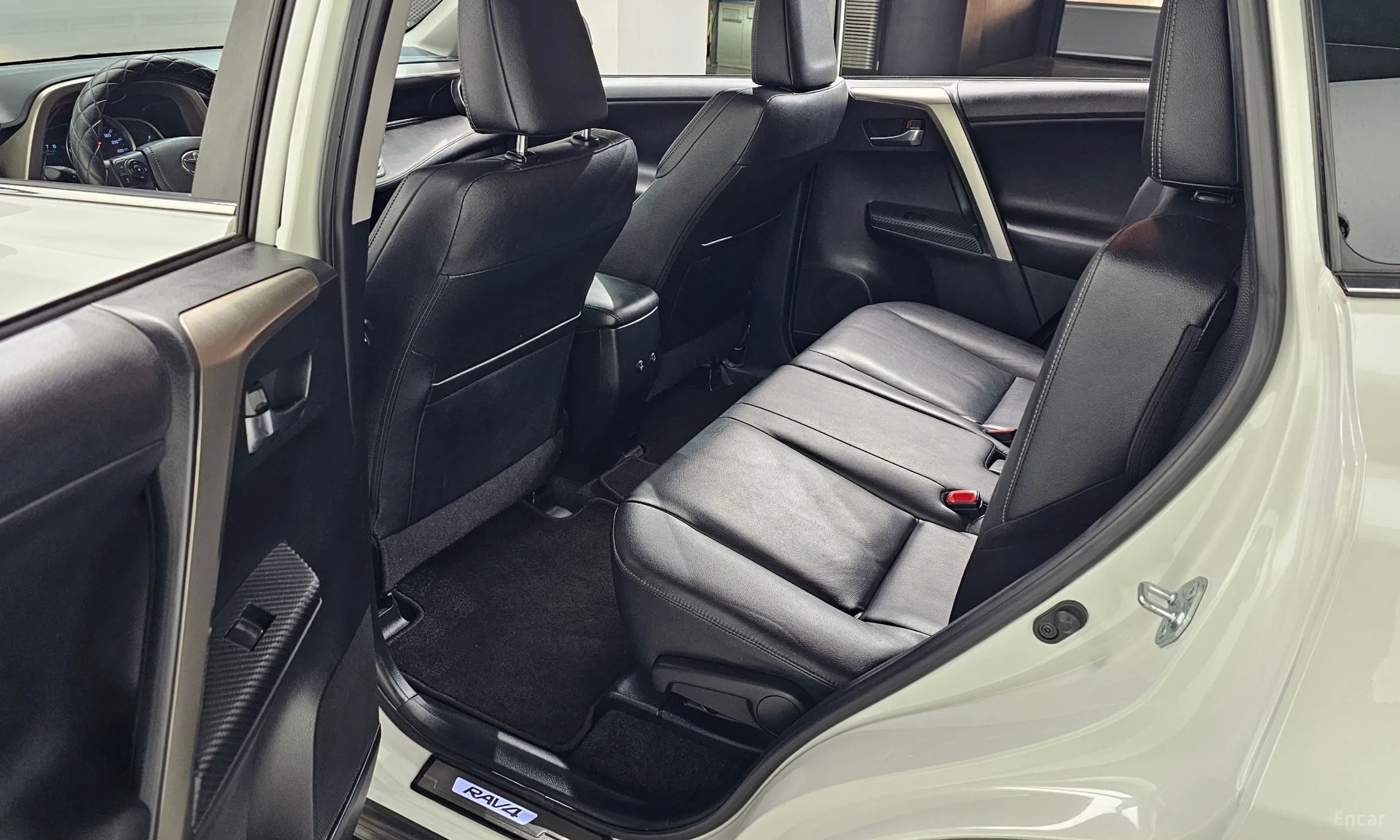 Toyota RAV4 превью 11