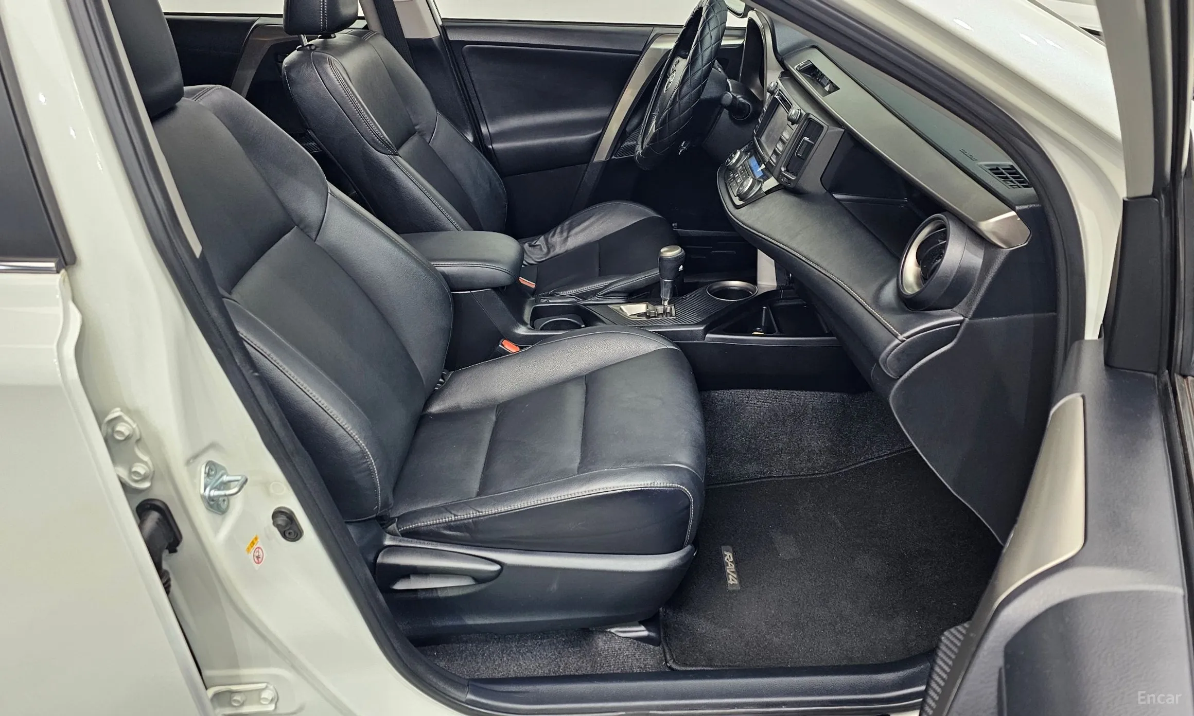 Toyota RAV4 превью 12