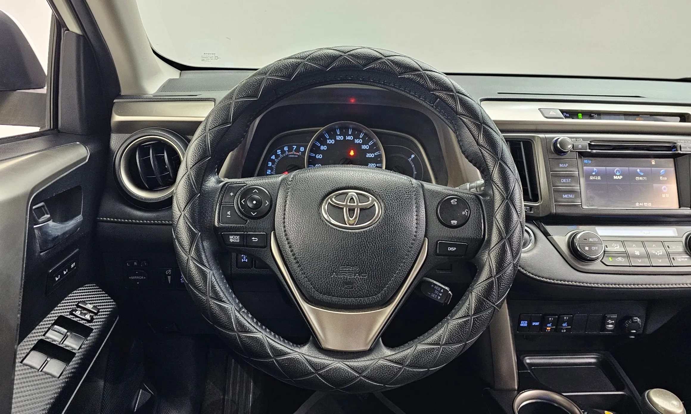 Toyota RAV4 превью 13