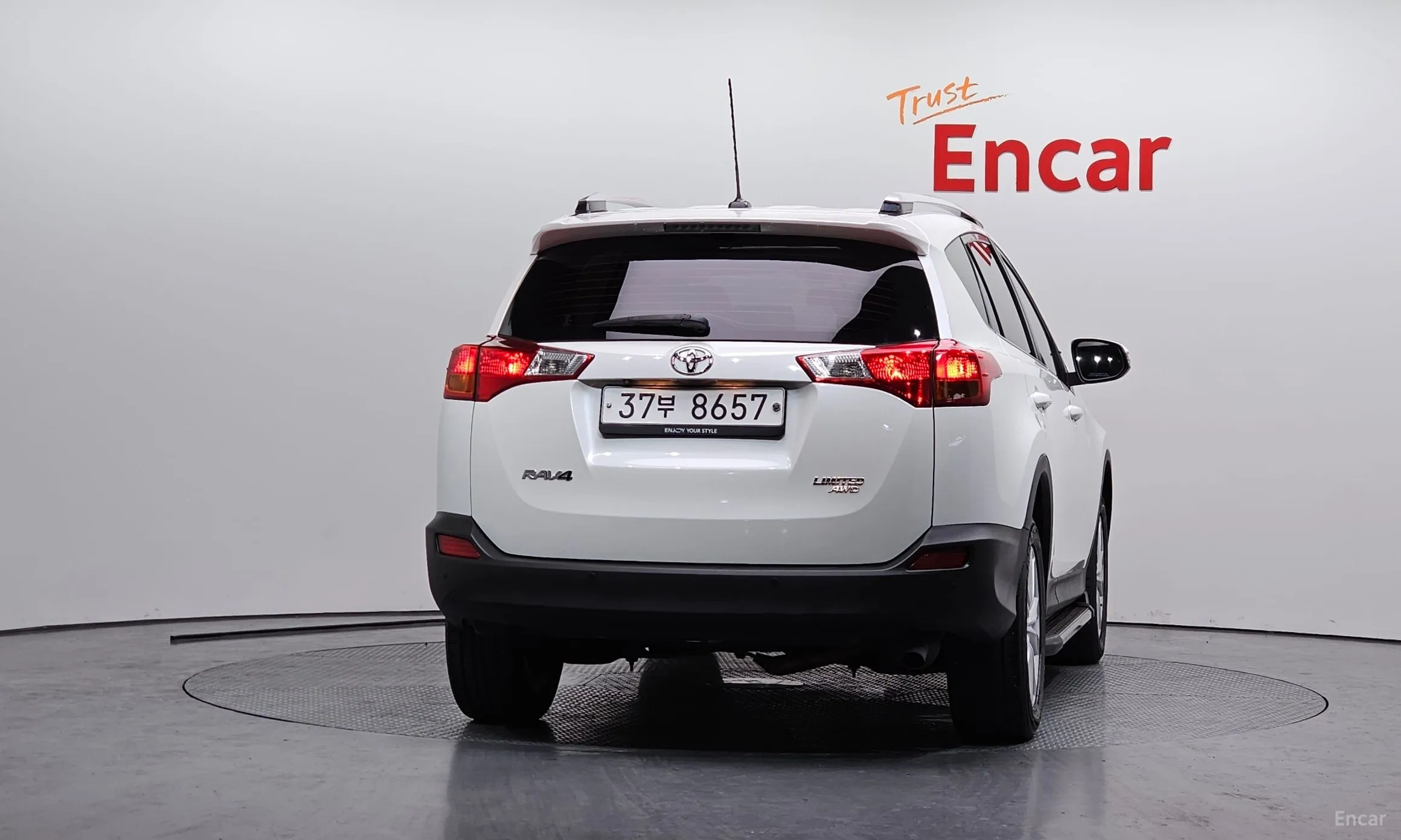 Toyota RAV4 превью 4