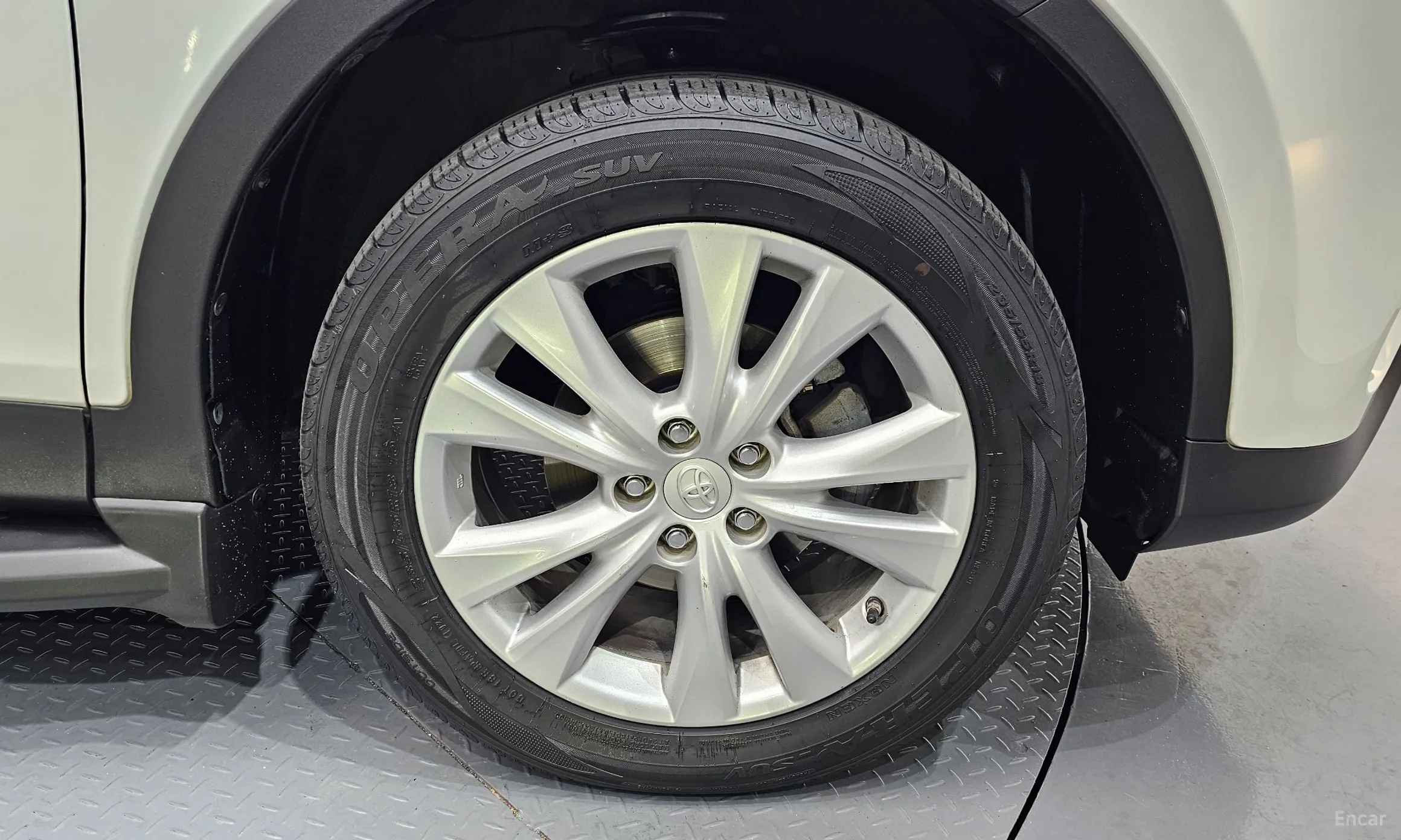Toyota RAV4 превью 5
