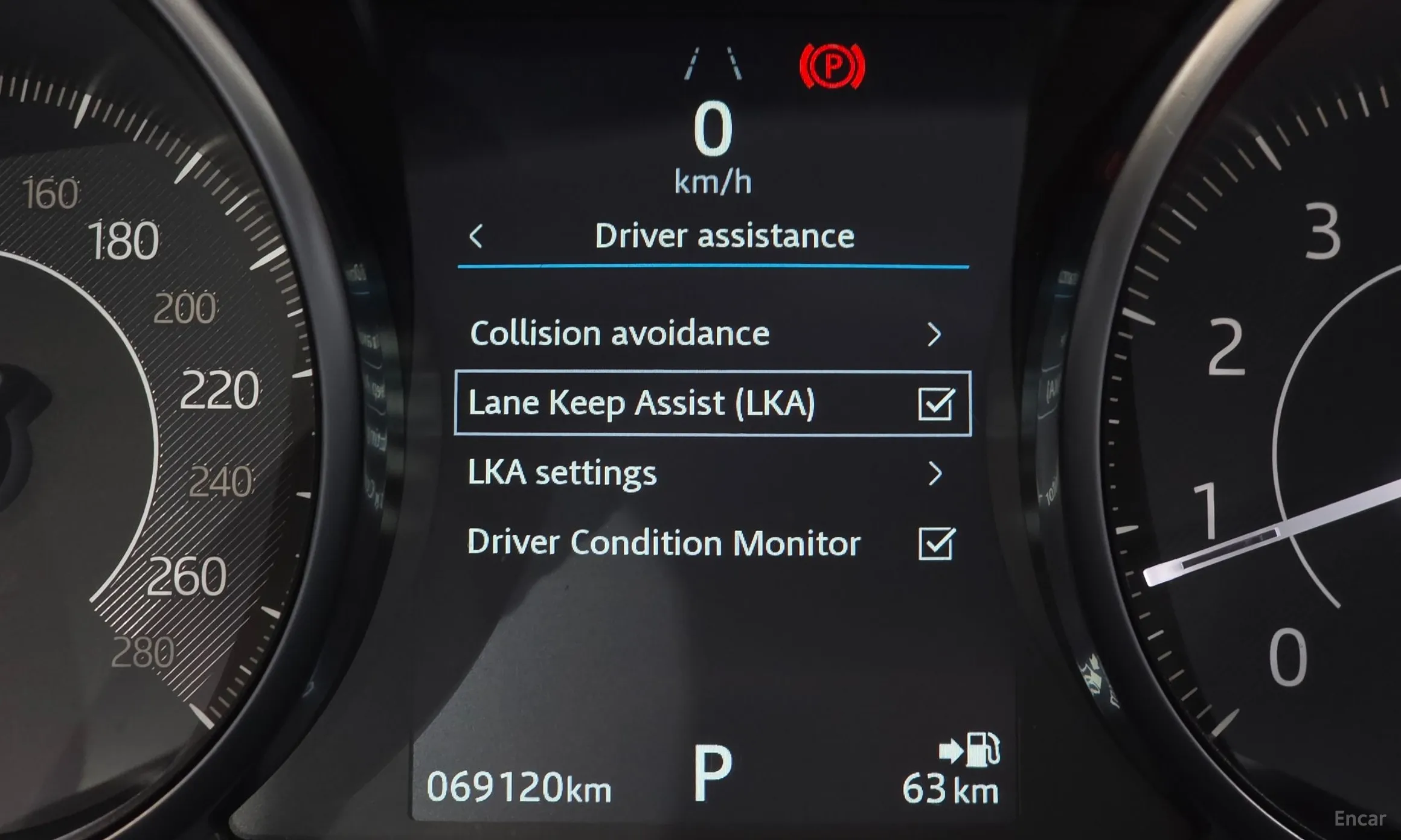 Jaguar E-PACE превью 16