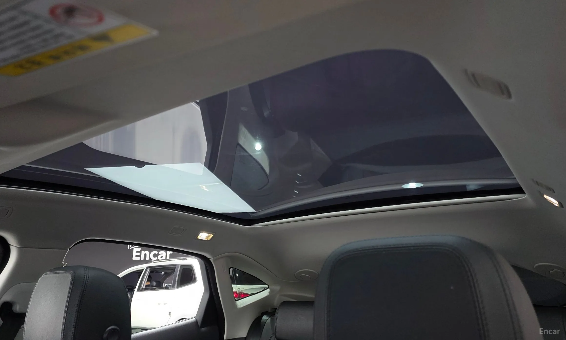 Jaguar E-PACE превью 19