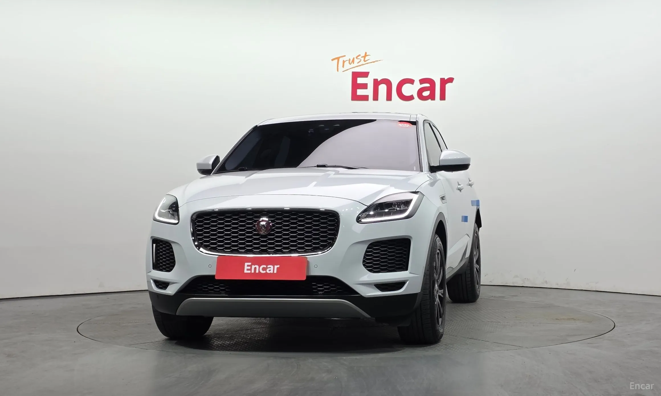 Jaguar E-PACE превью 3
