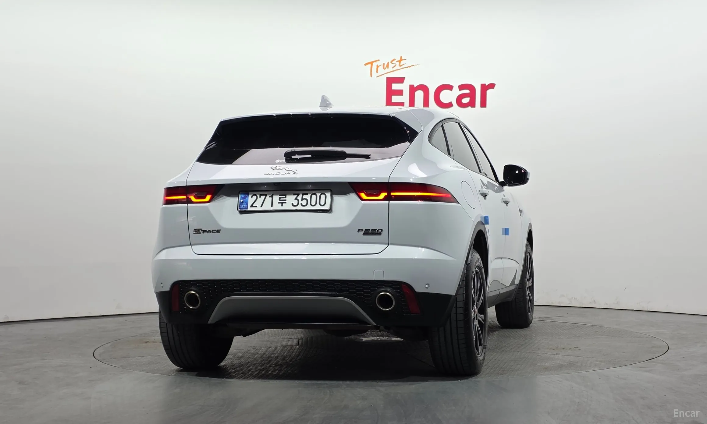 Jaguar E-PACE превью 4