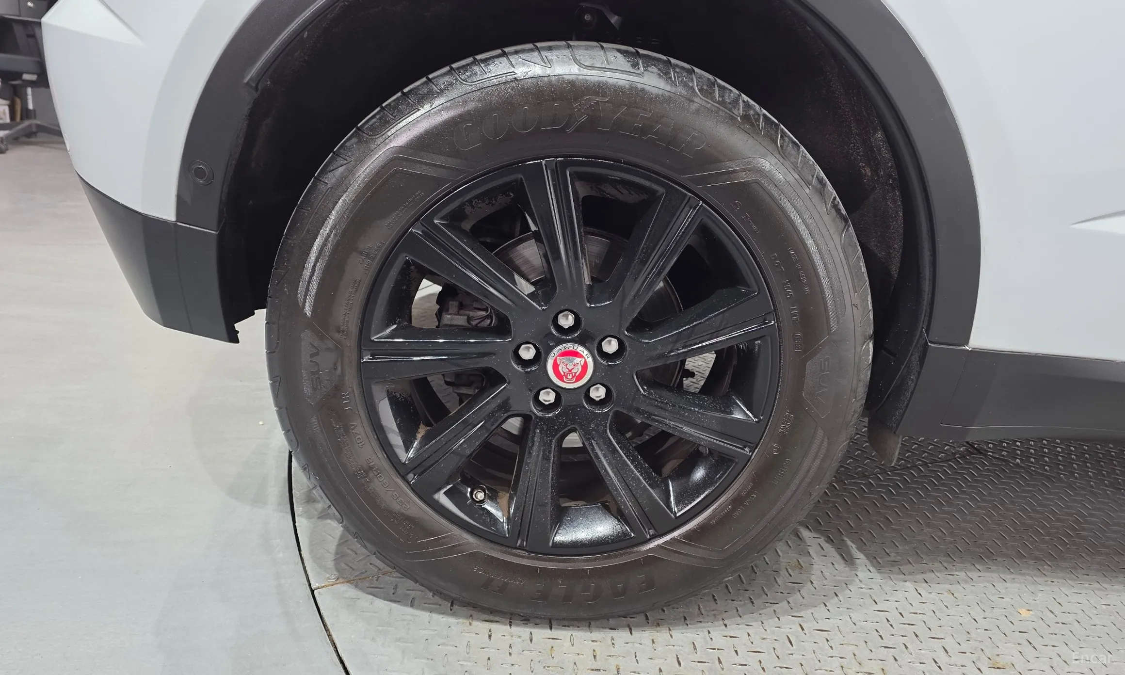 Jaguar E-PACE превью 5