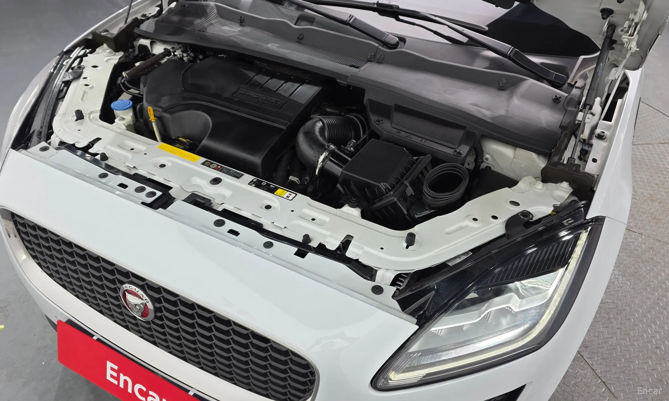 Jaguar E-PACE превью 6