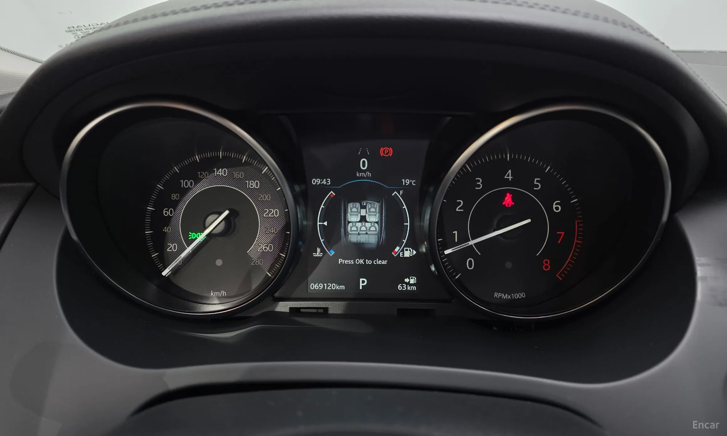 Jaguar E-PACE превью 8