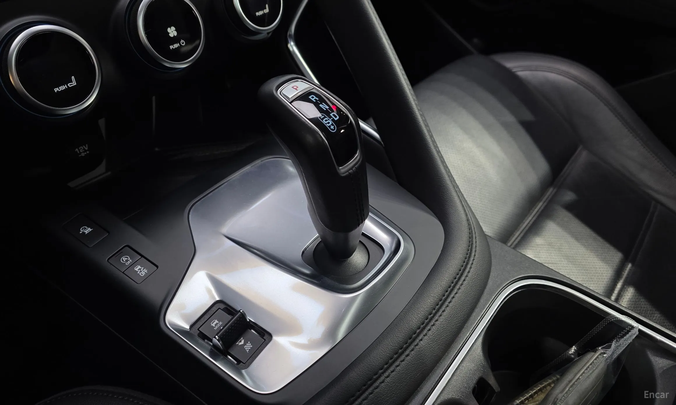 Jaguar E-PACE превью 9