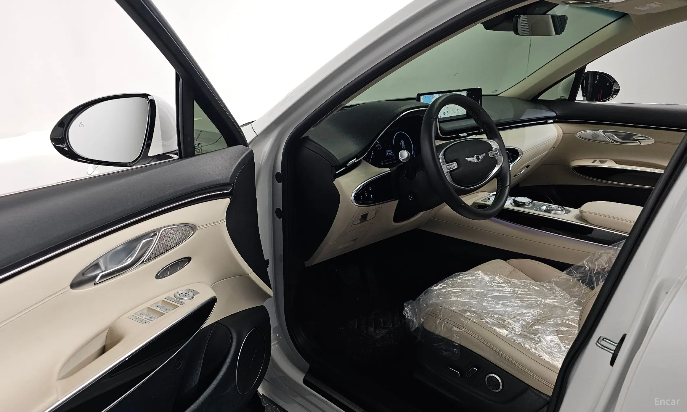 Genesis GV70 превью 10