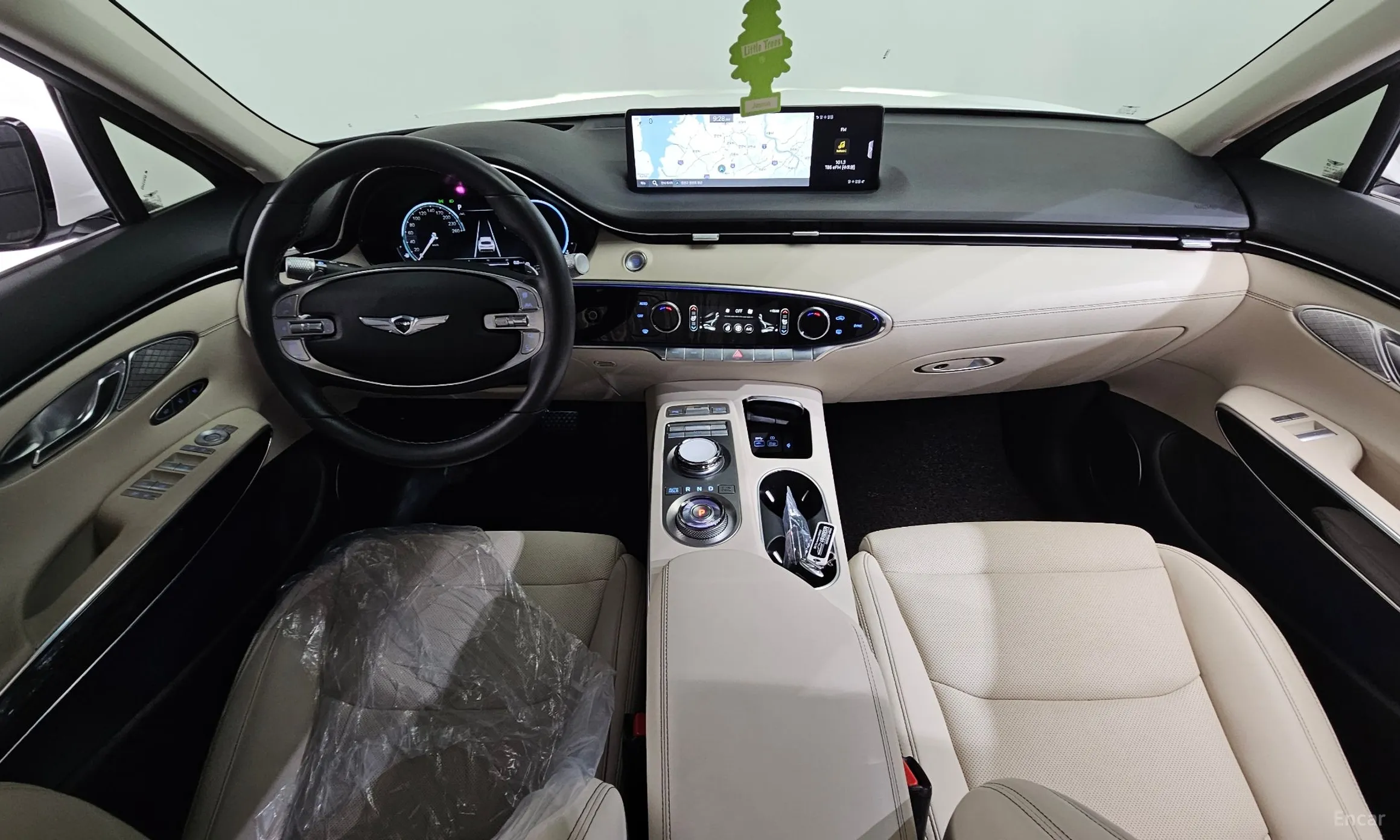 Genesis GV70 превью 7