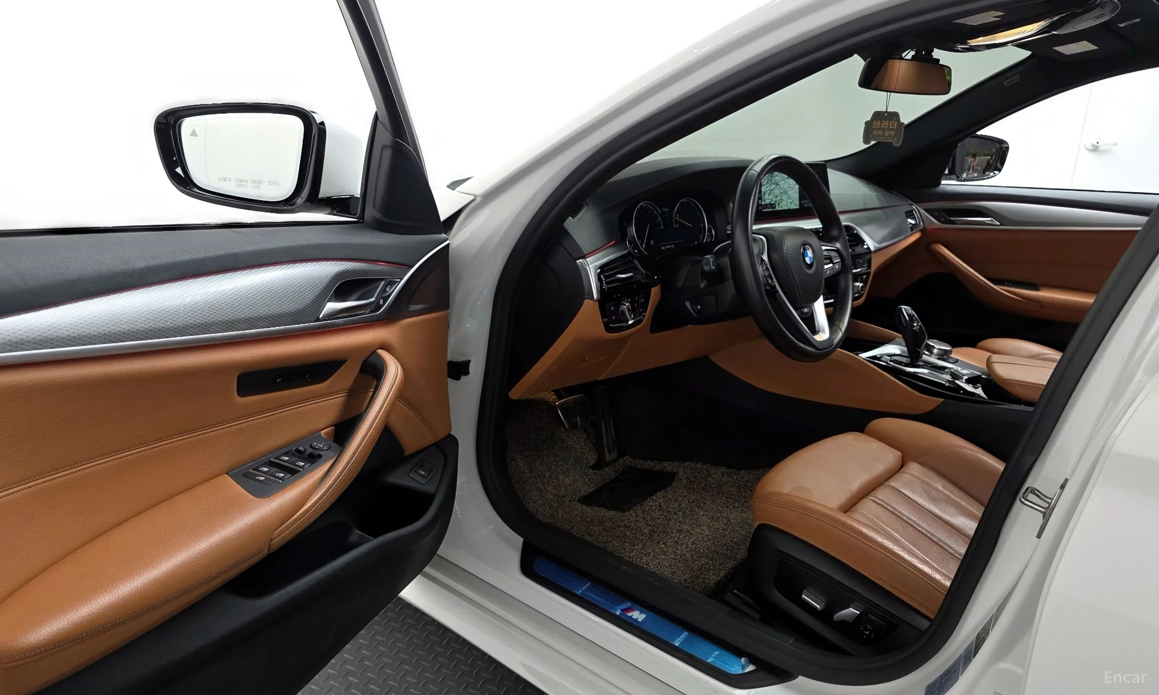 BMW 5 Series (G30) превью 10