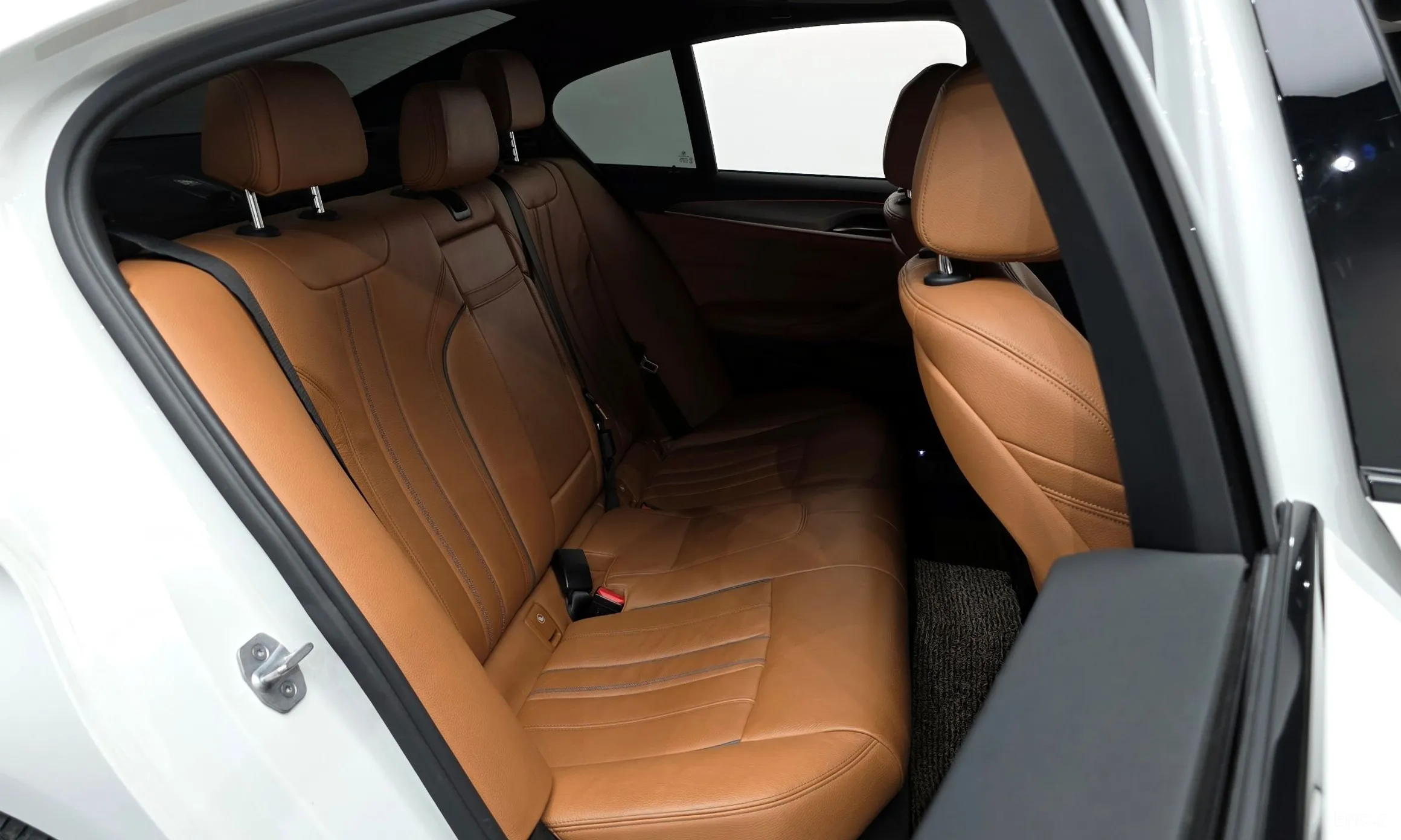 BMW 5 Series (G30) превью 11