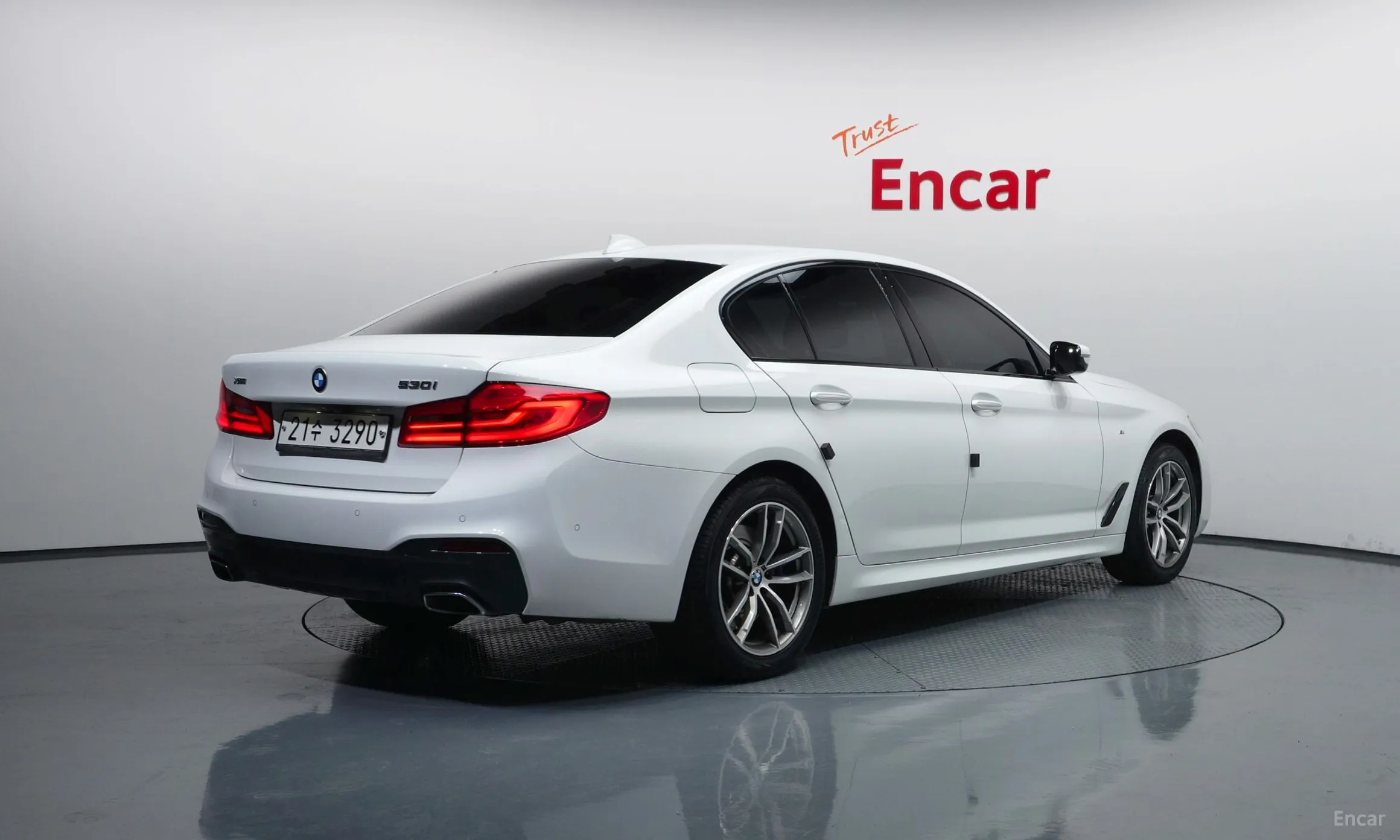 BMW 5 Series (G30) превью 2