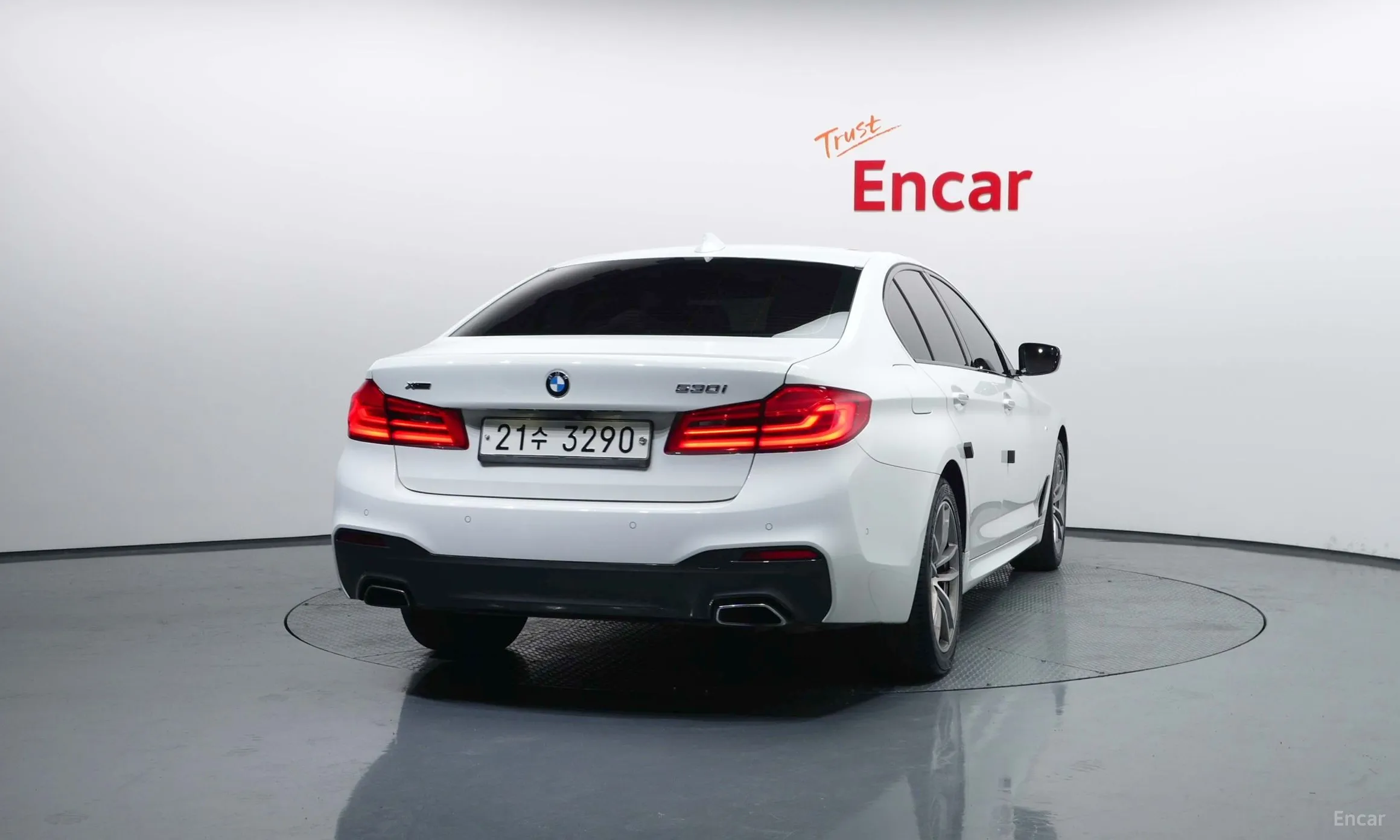 BMW 5 Series (G30) превью 4