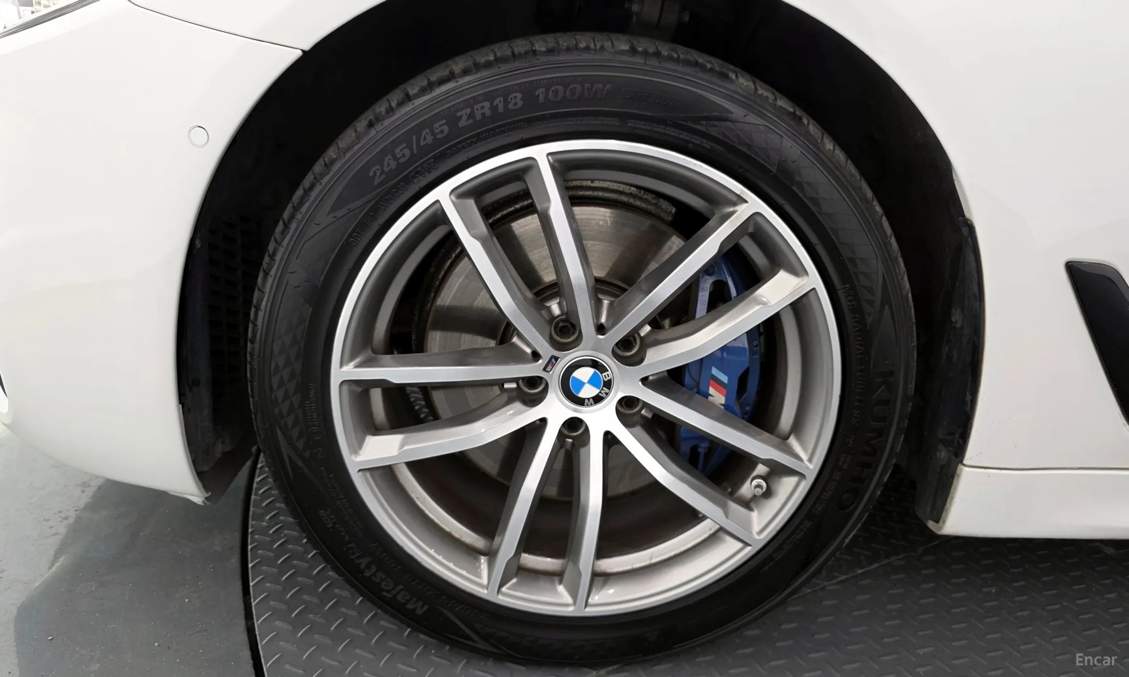 BMW 5 Series (G30) превью 5