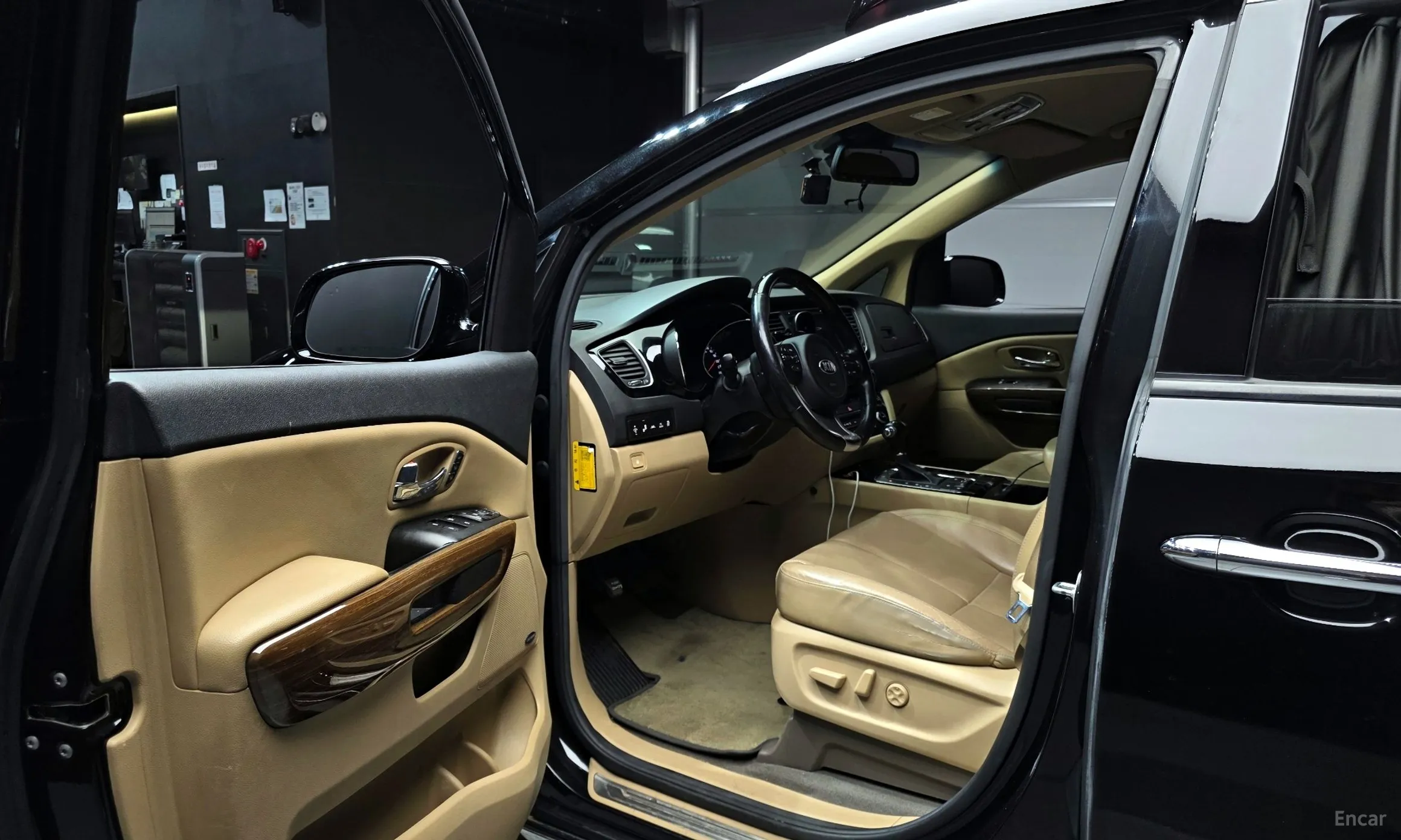 Kia Carnival превью 10