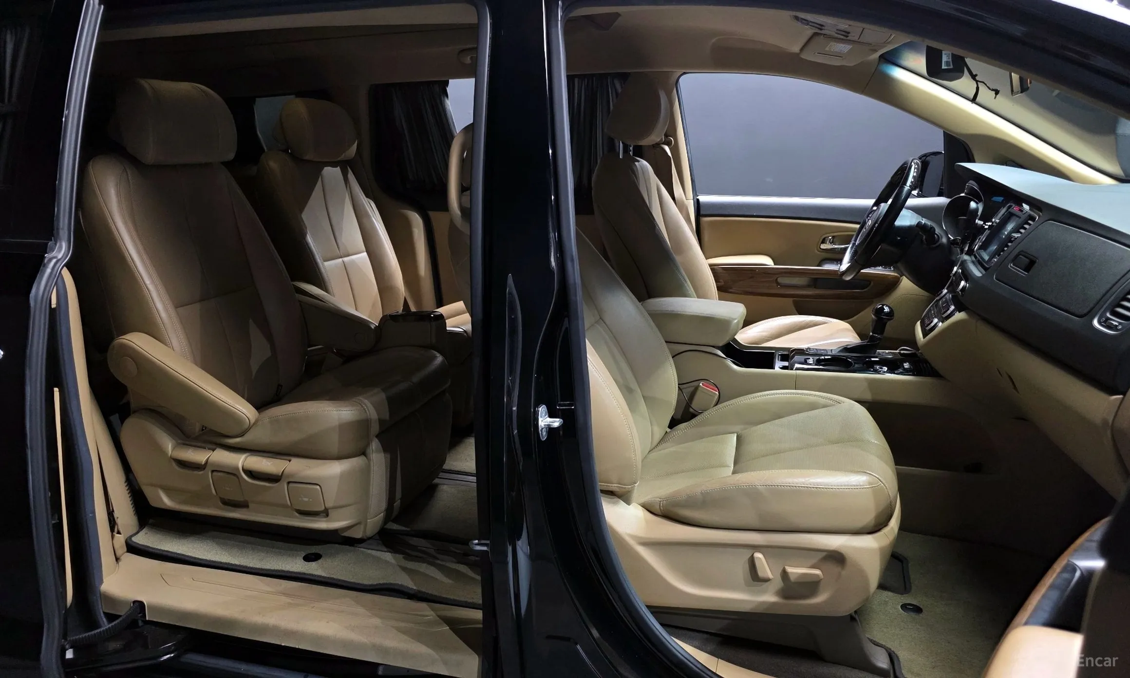 Kia Carnival превью 11