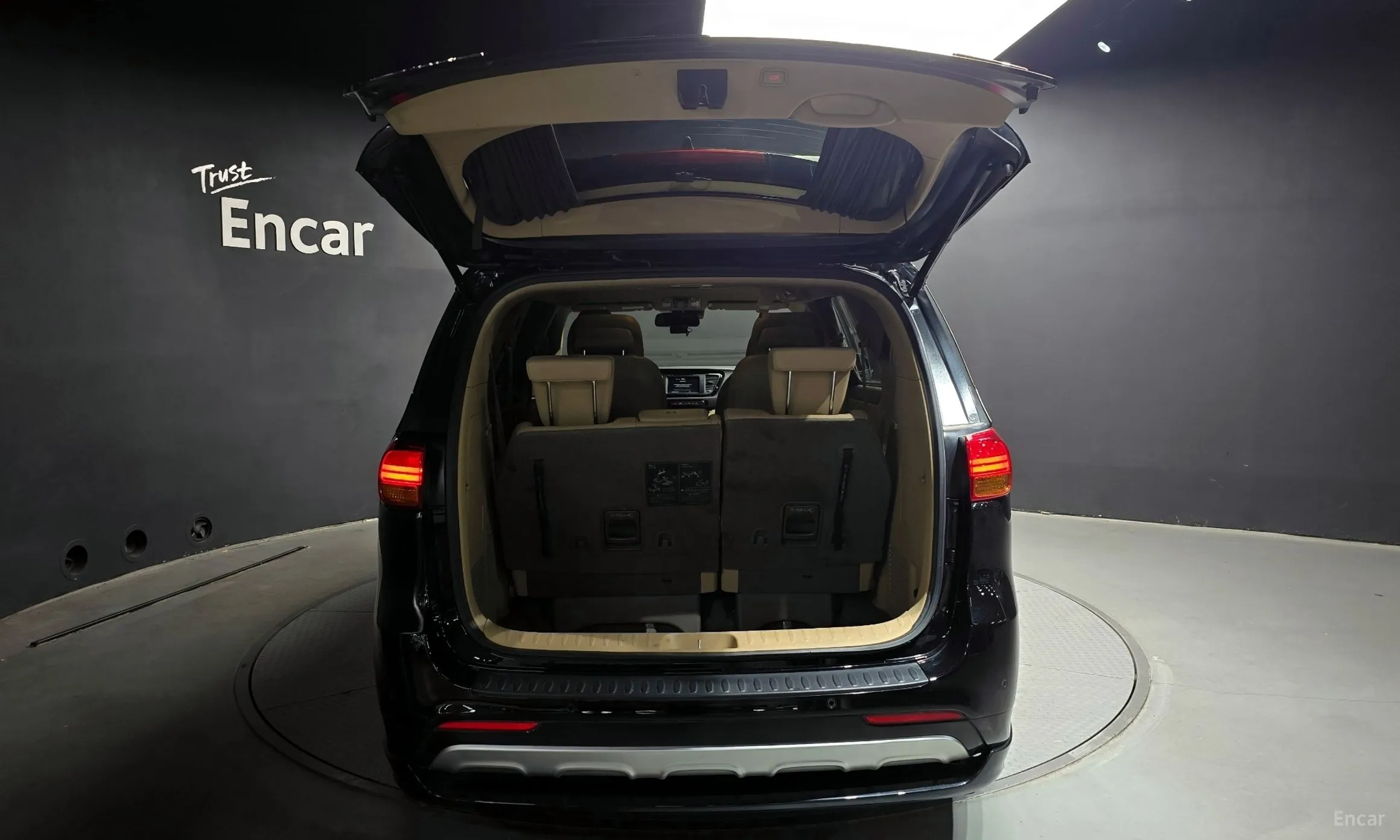 Kia Carnival превью 20