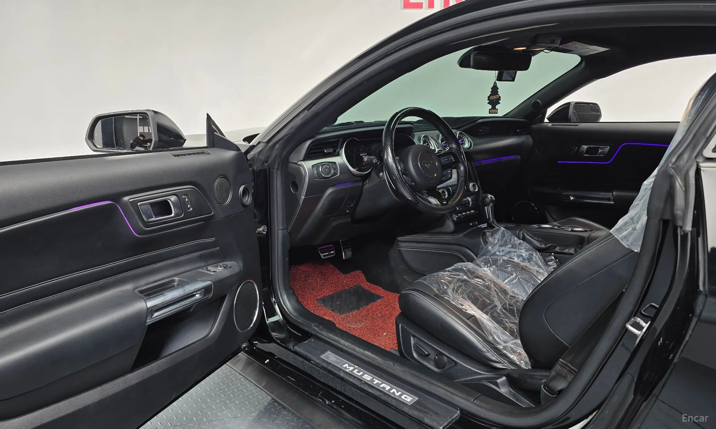 Ford Mustang превью 10