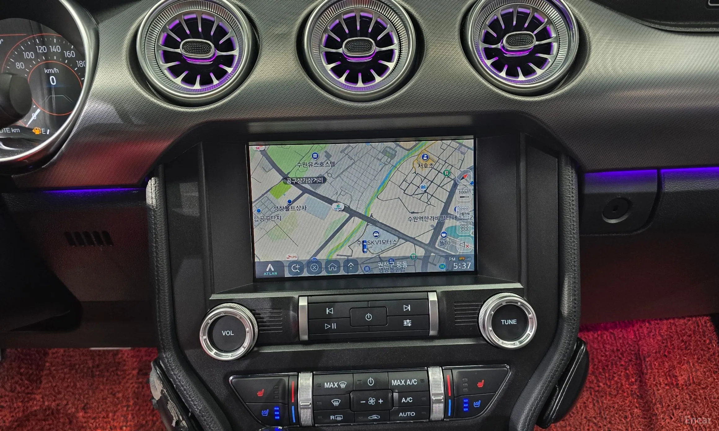 Ford Mustang превью 13