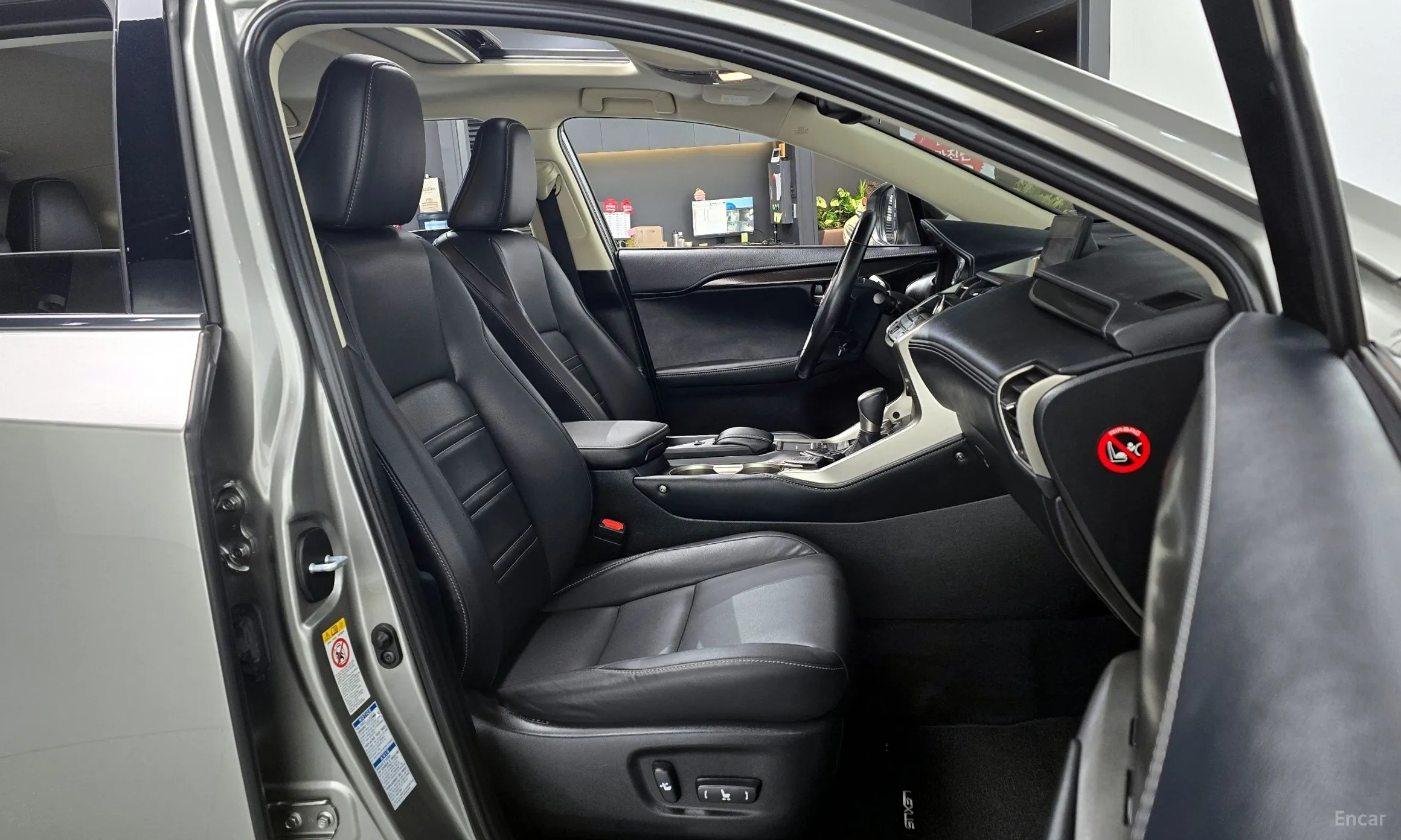 Lexus NX300h превью 11