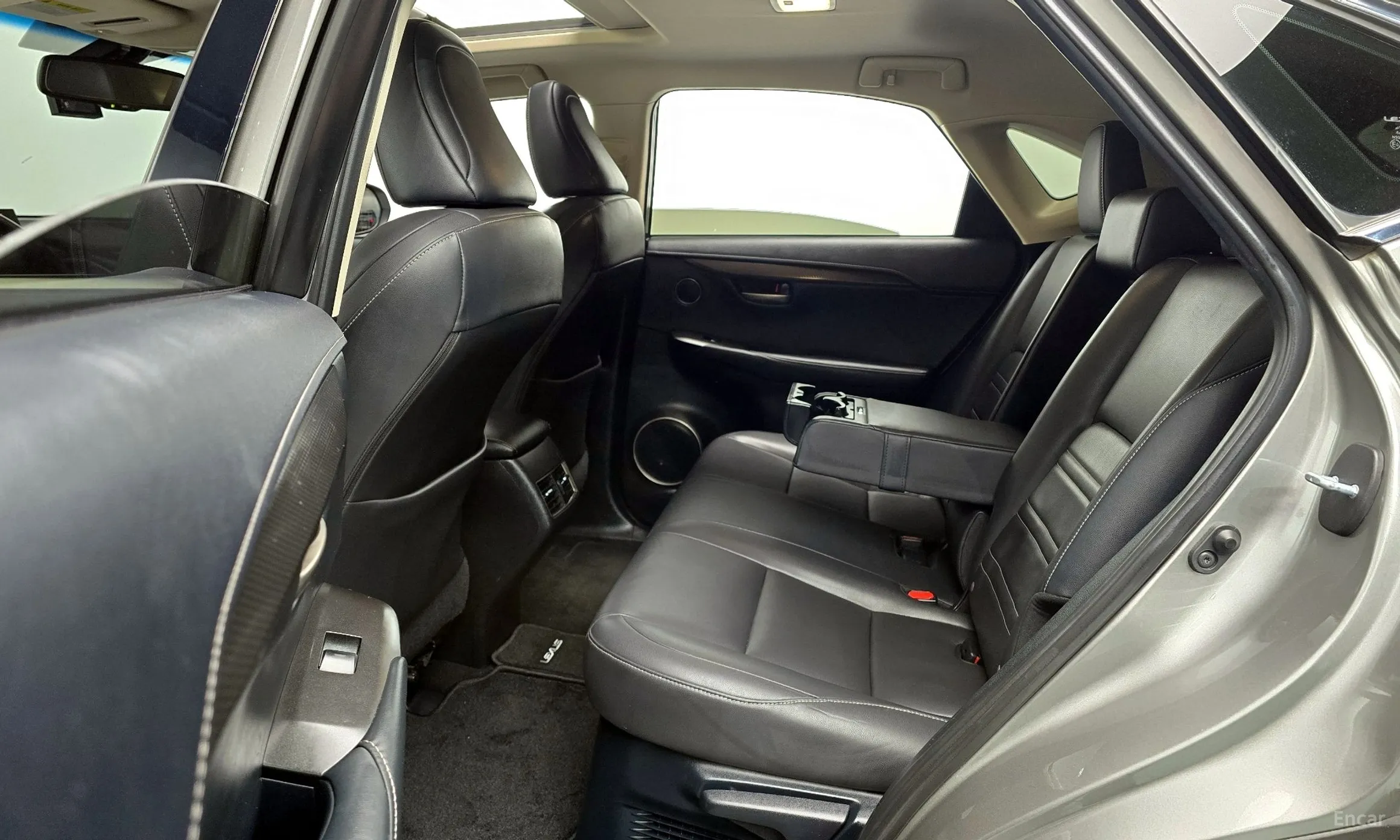 Lexus NX300h превью 12