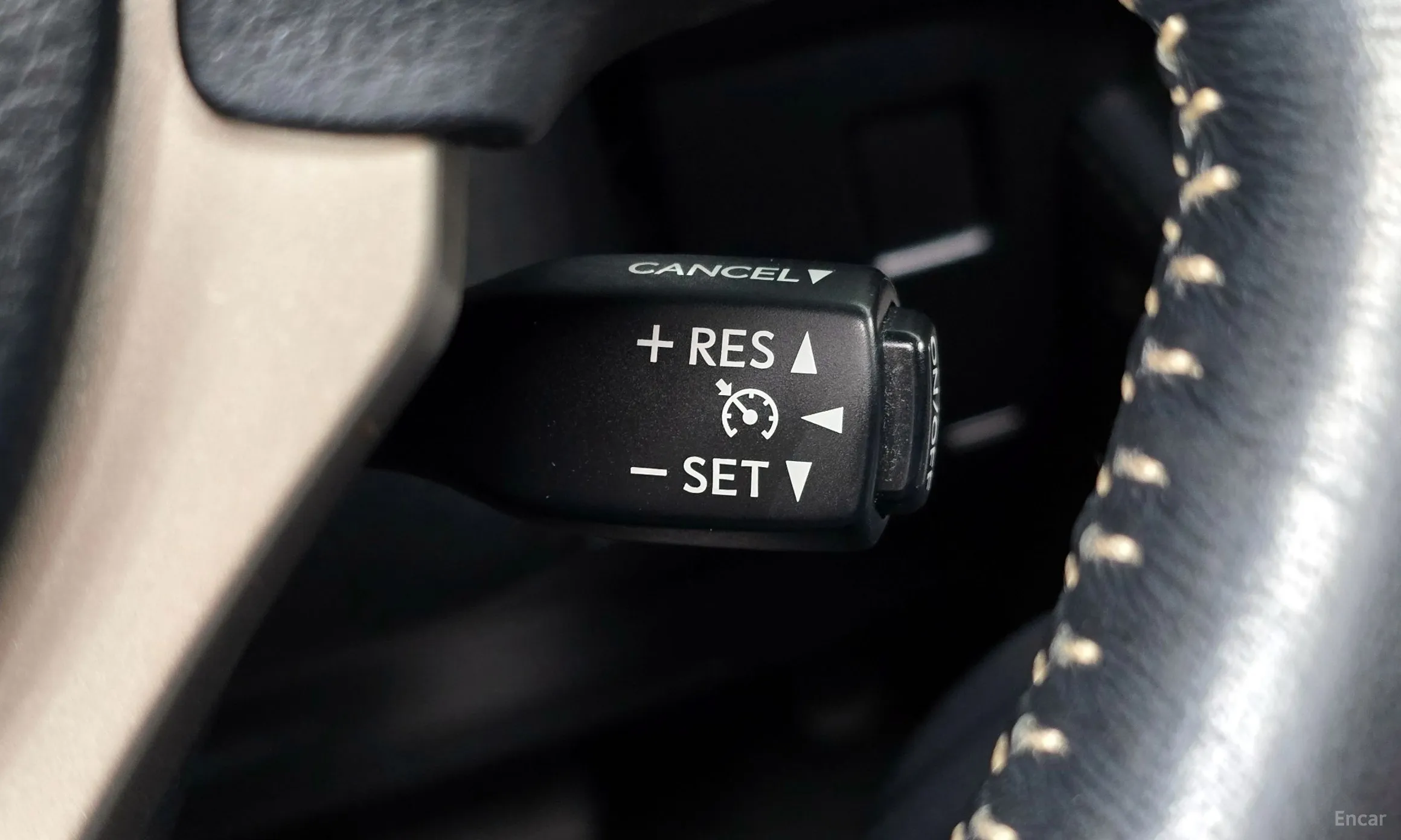 Lexus NX300h превью 15