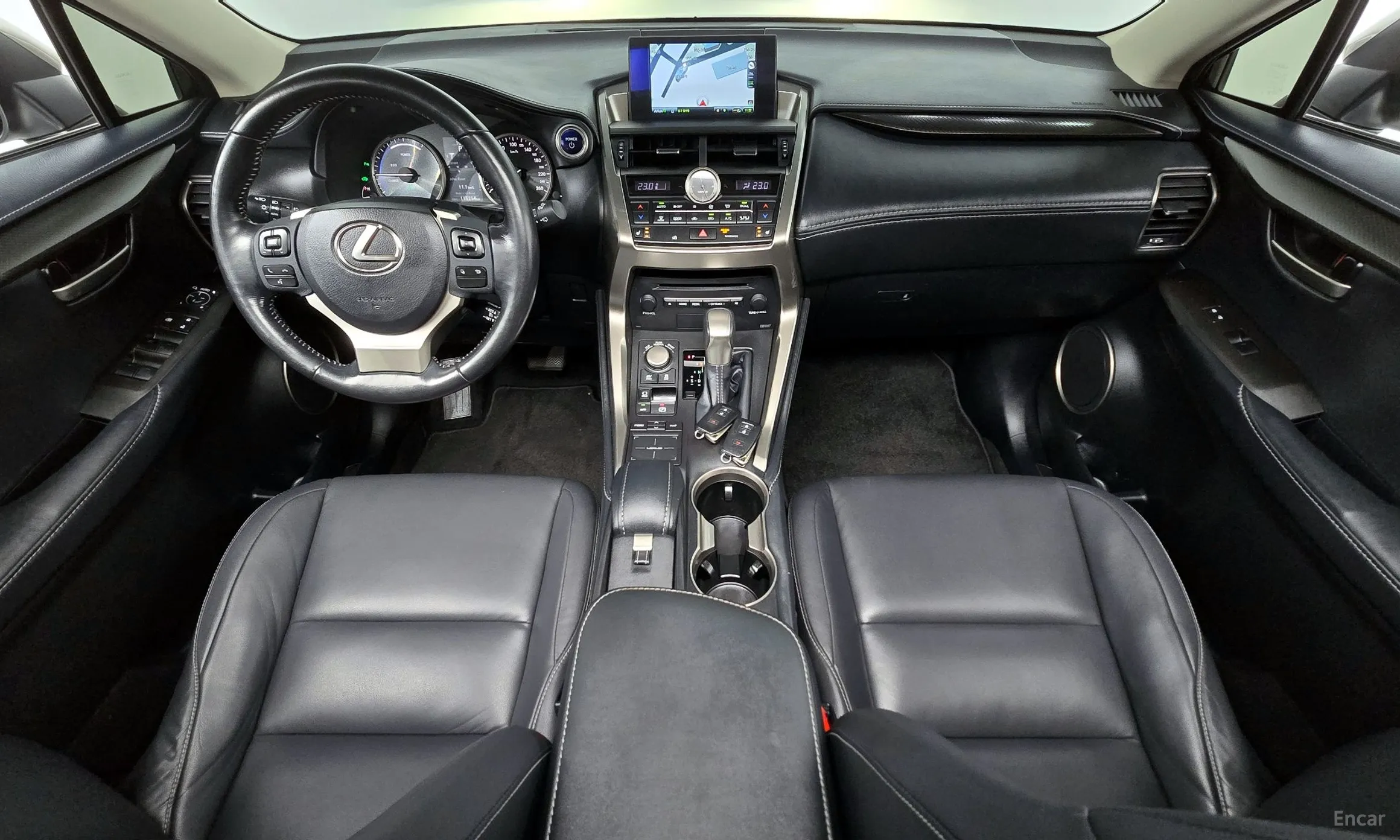 Lexus NX300h превью 7