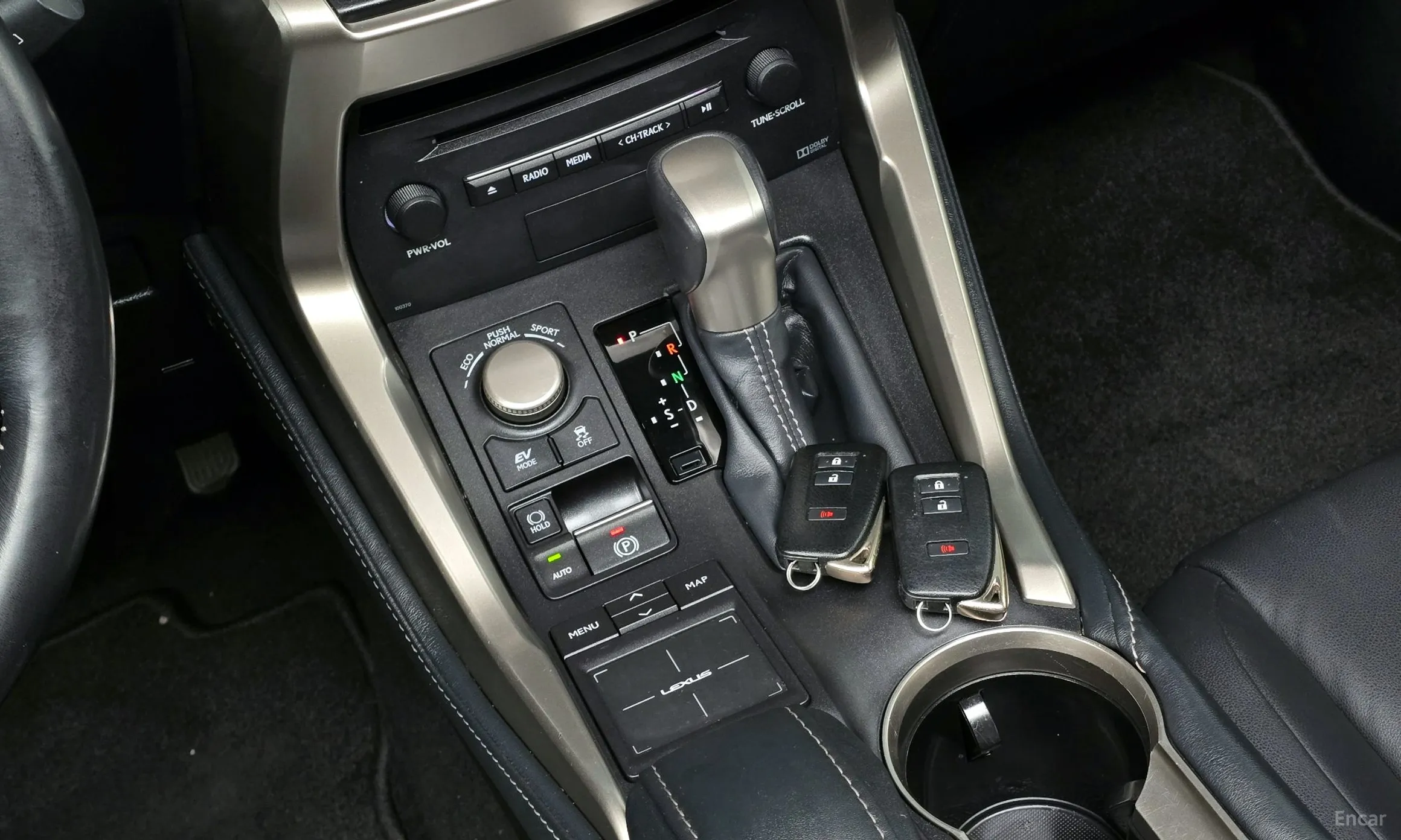 Lexus NX300h превью 9