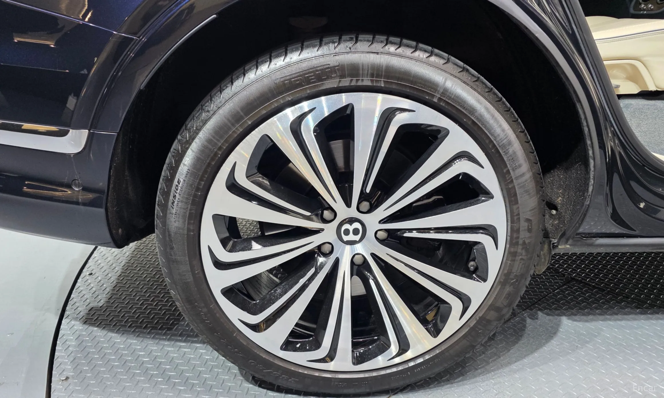 Bentley Bentayga превью 5