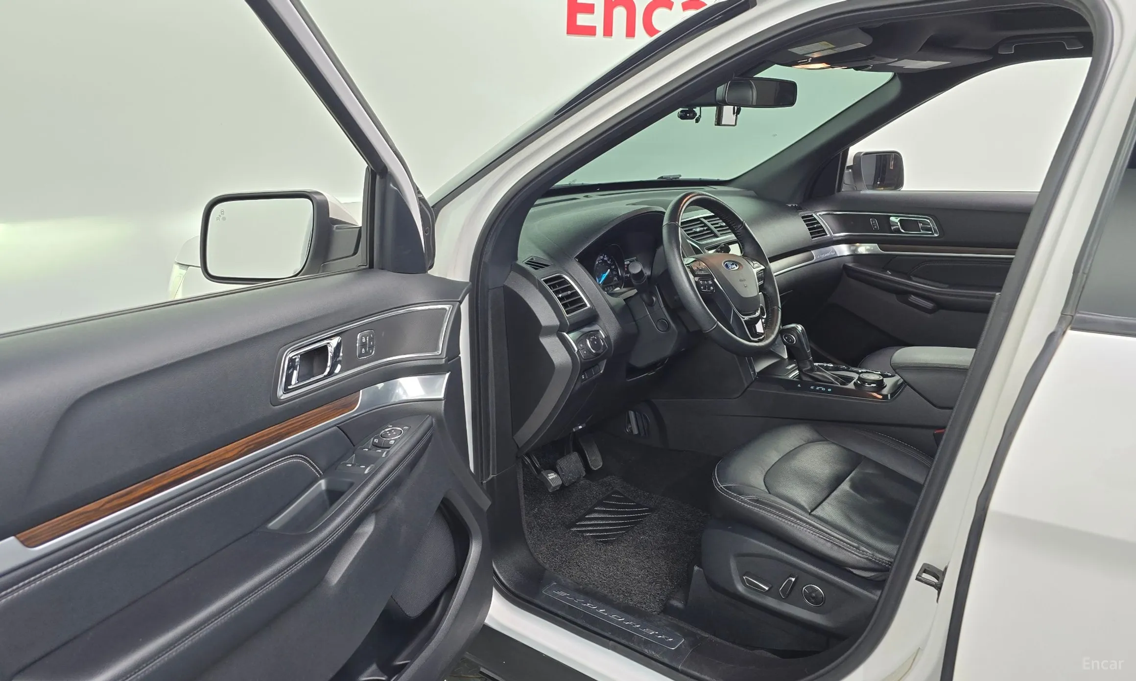 Ford Explorer превью 10