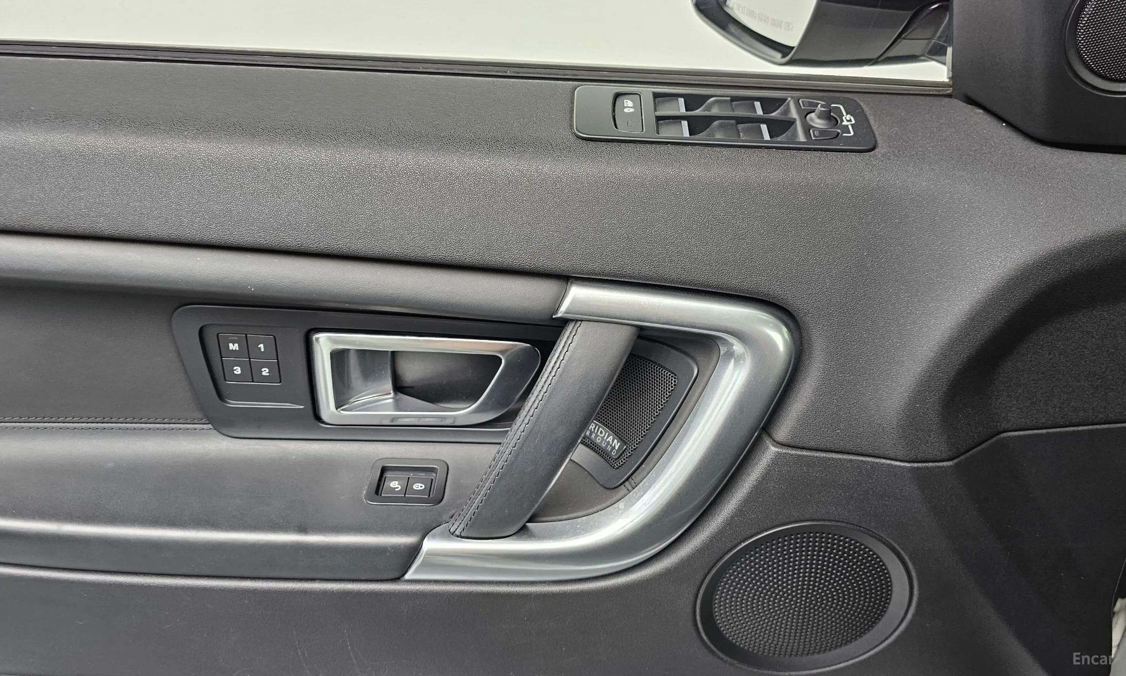 Land Rover Discovery Sports превью 17