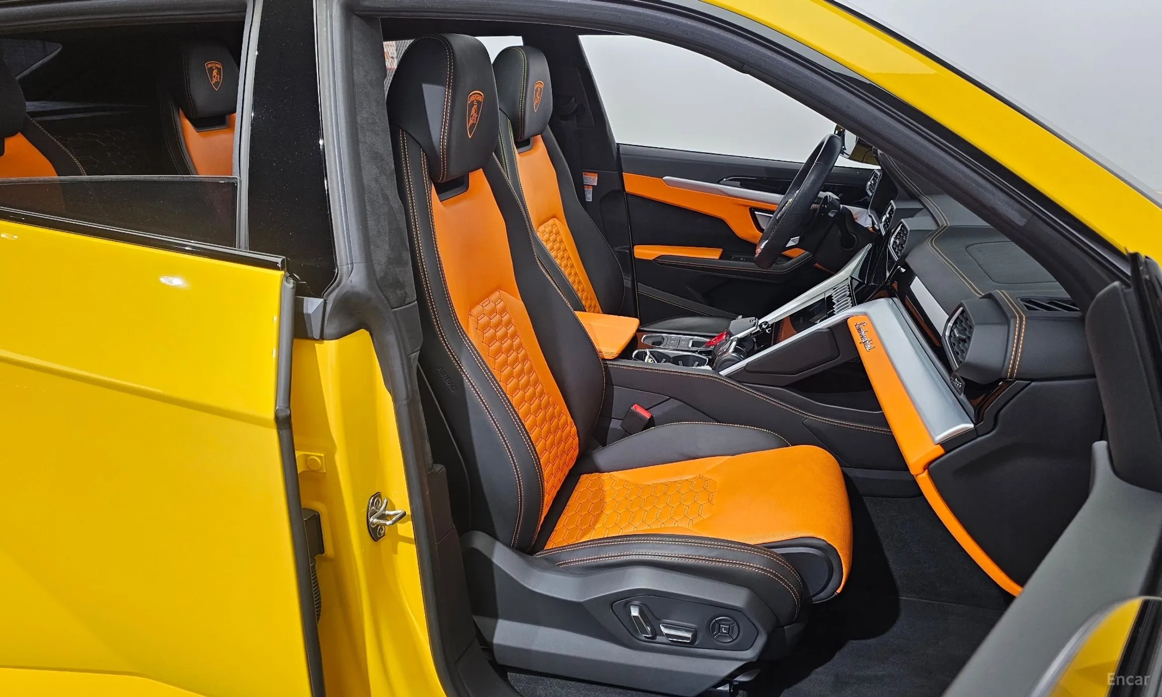 Lamborghini Urus превью 12